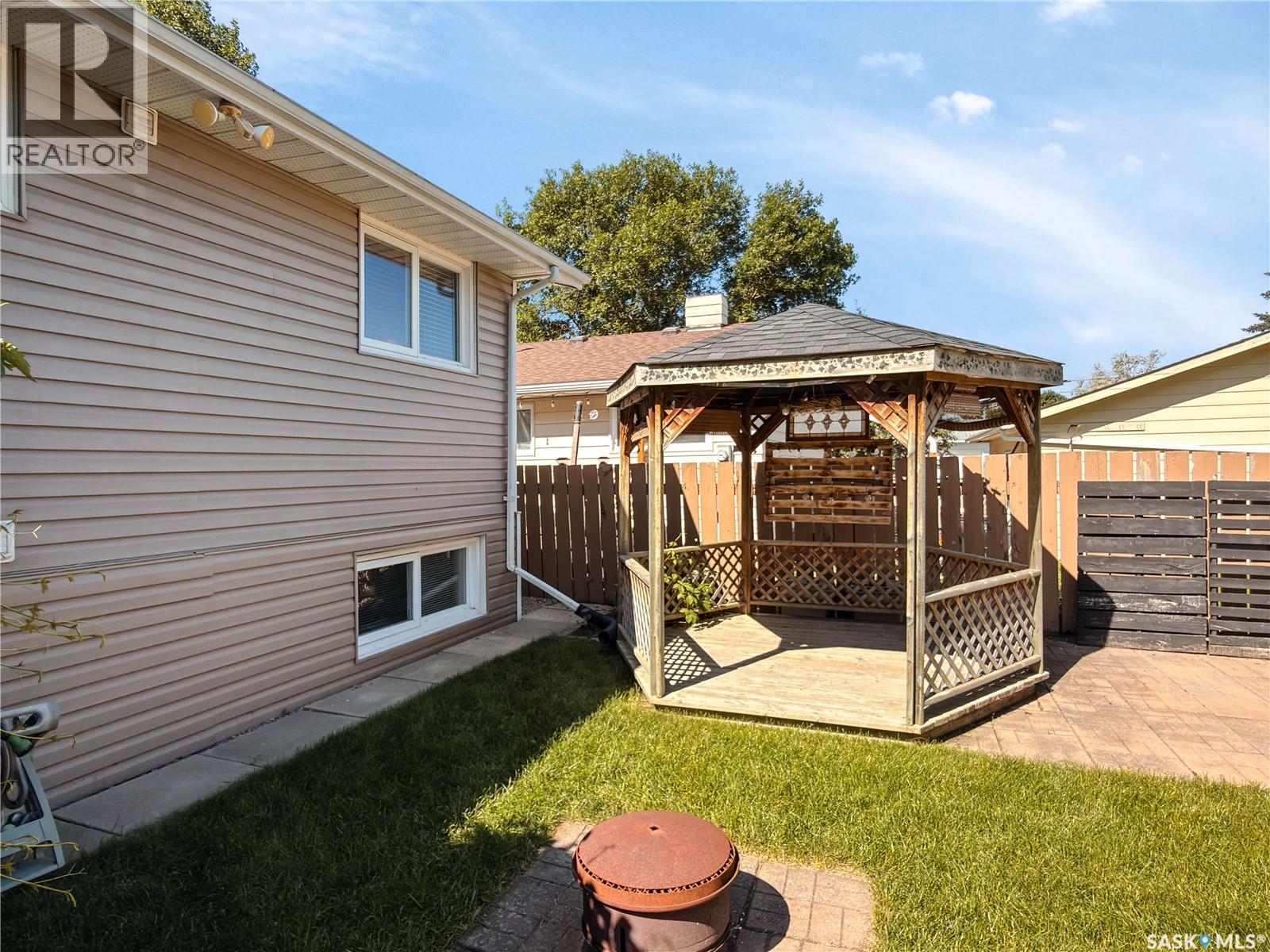 6 Fulton DRIVE - 47