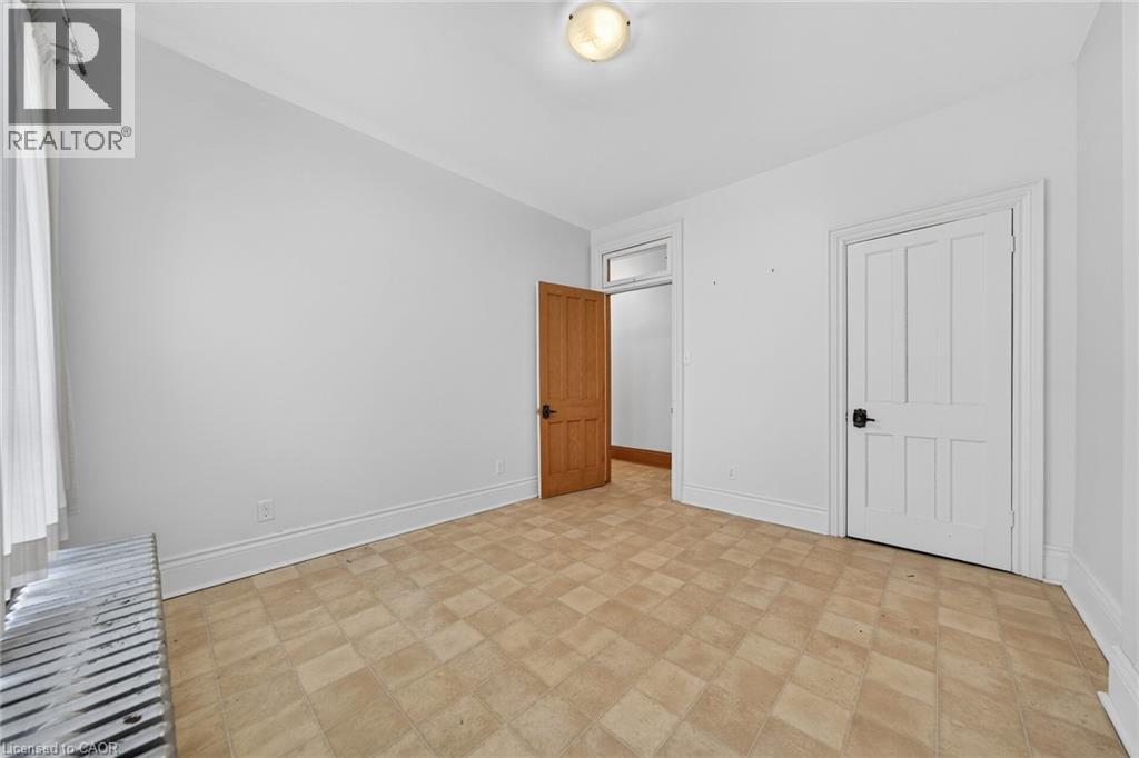 16 MULBERRY Street - 32