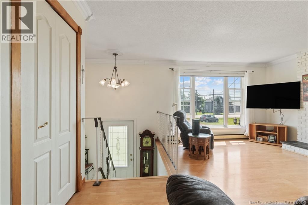 796 Royal - Image 3