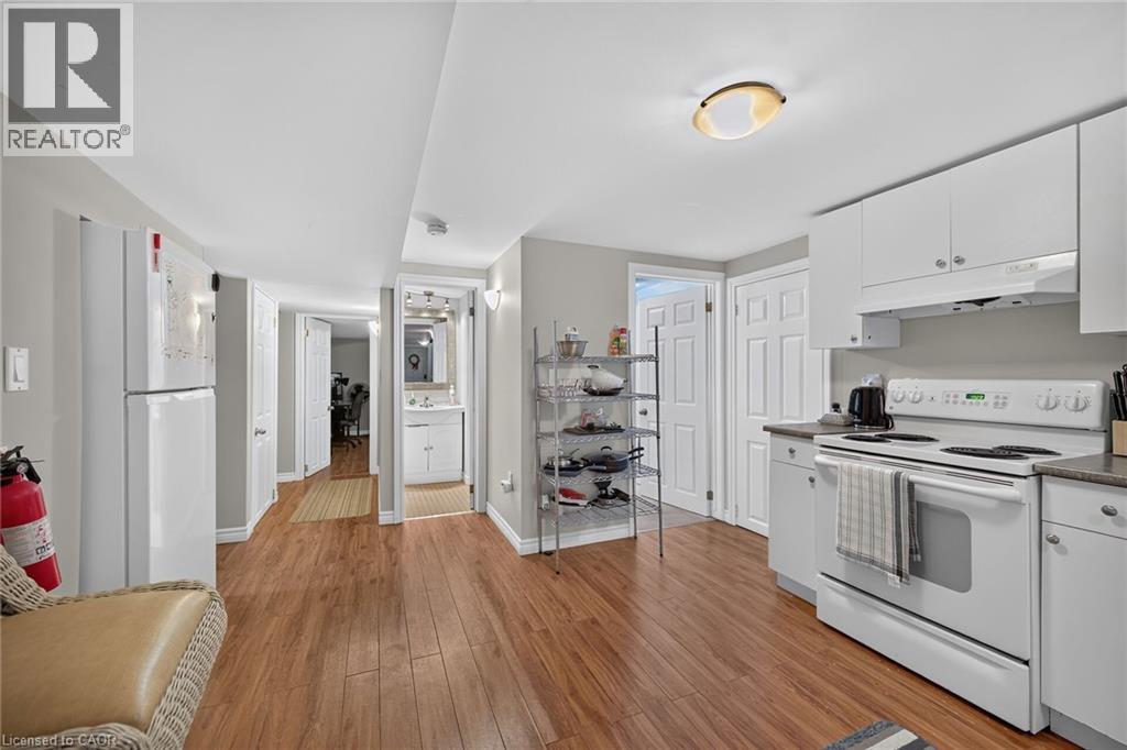 27 AINSLIE Avenue - 31
