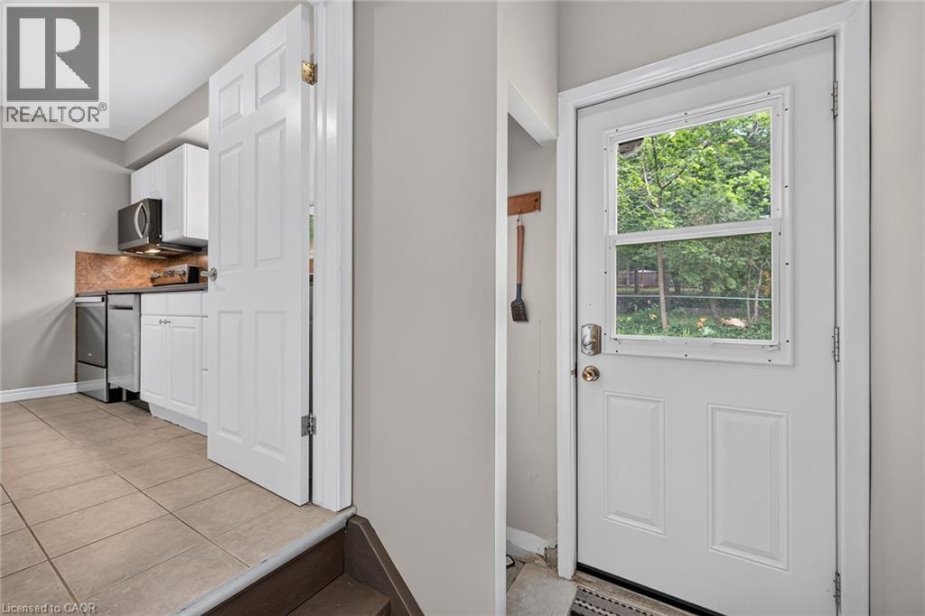 27 AINSLIE Avenue - 26