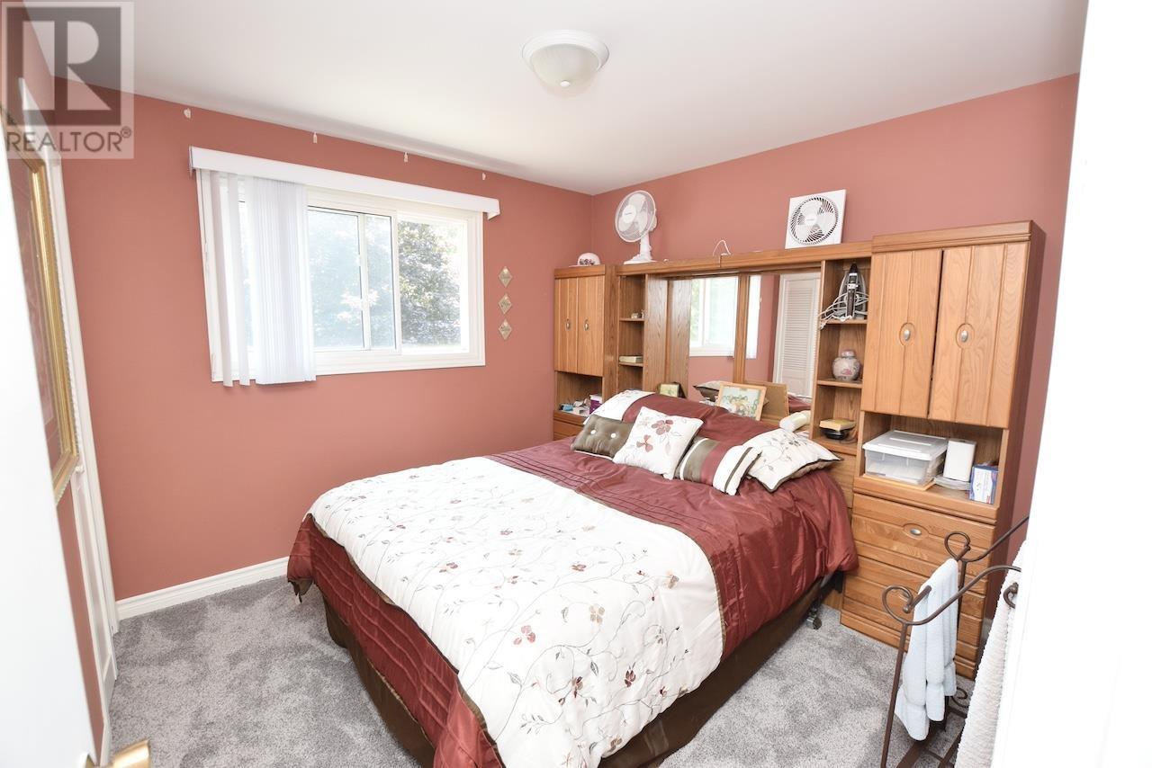 161 Leacock ST - 19