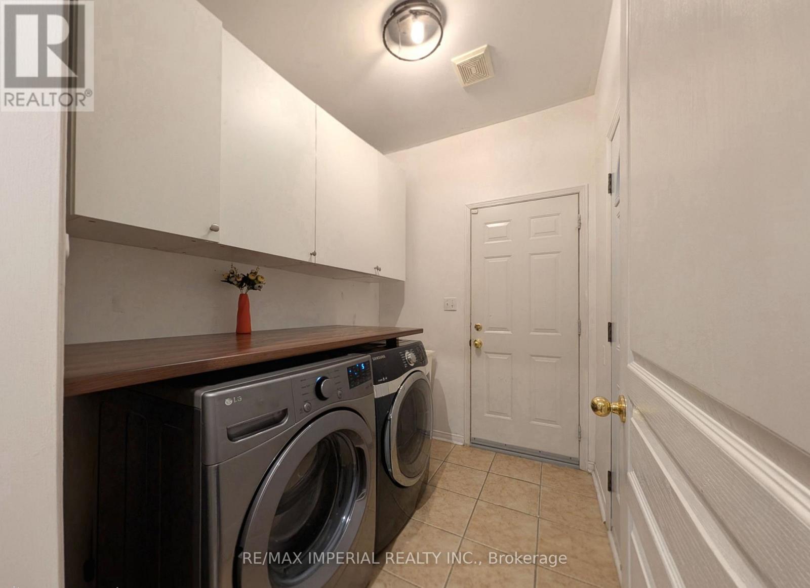 156 GOLDENWOOD CRESCENT - 35