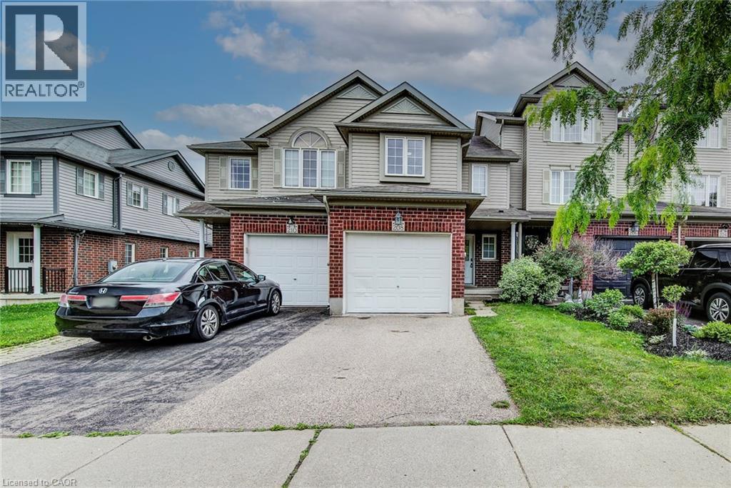 208 FEATHERSTONE Crescent — photo 3