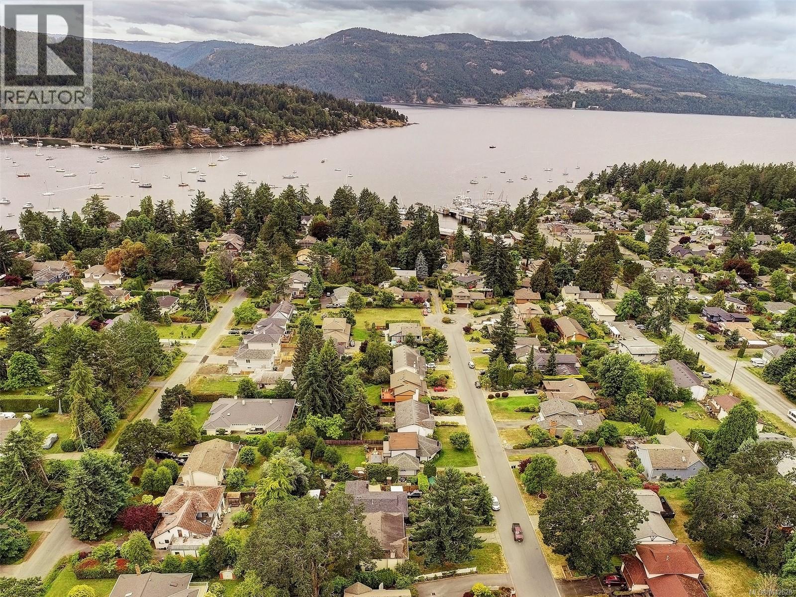 #203 7098 Wallace Dr - 34
