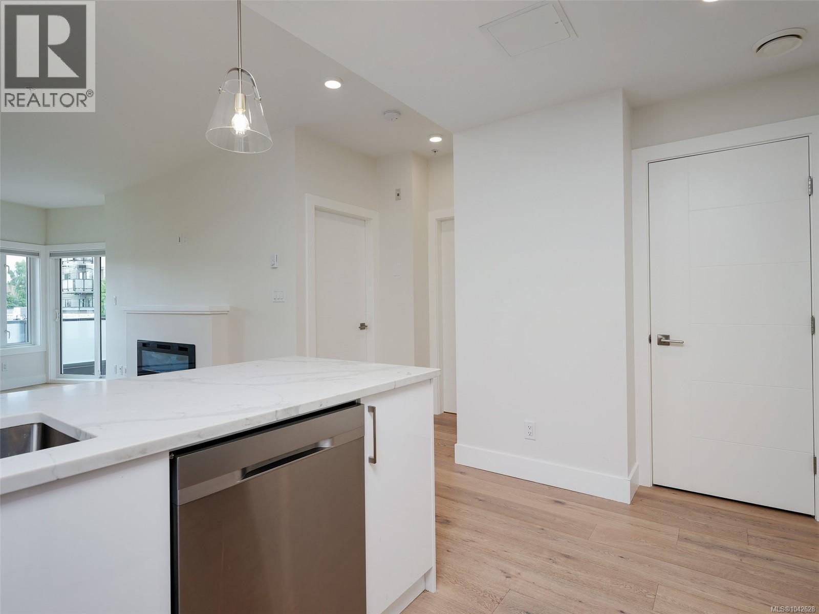 #203 7098 Wallace Dr - 9