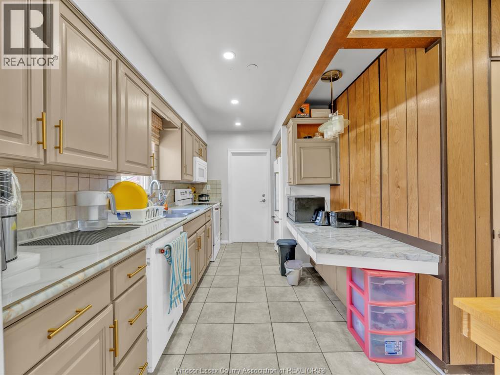 3551 DOMINION BOULEVARD - 10