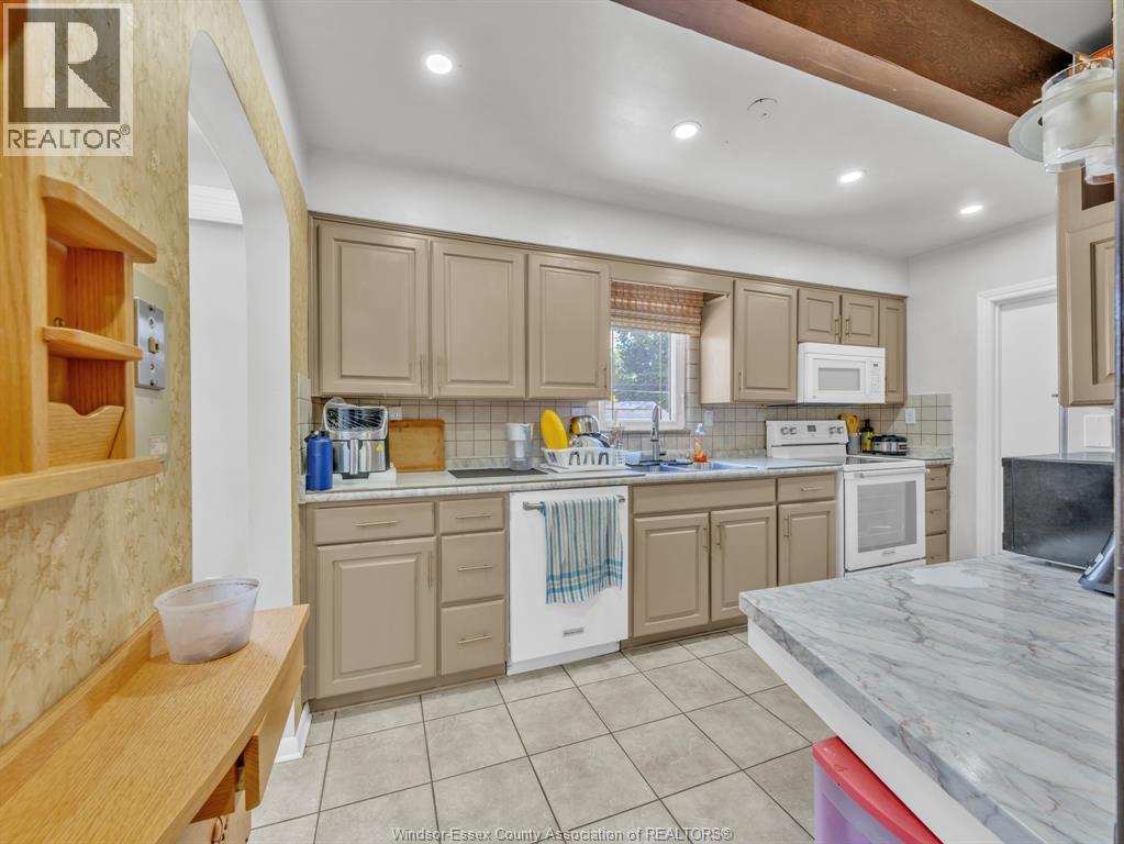 3551 DOMINION BOULEVARD - 11