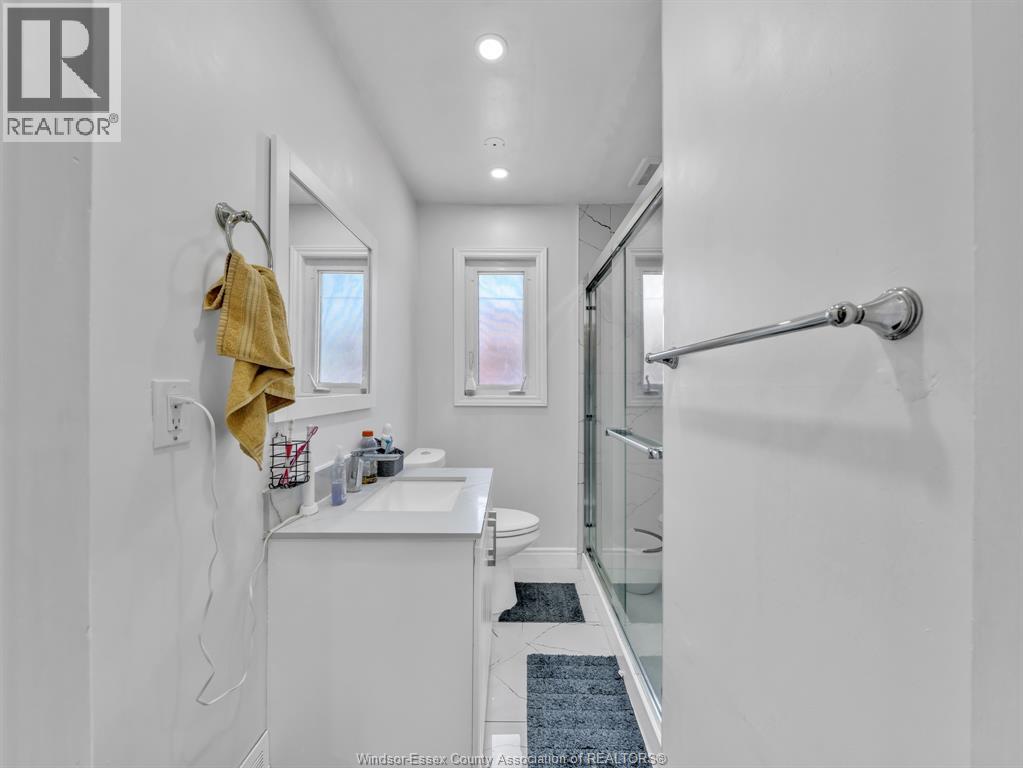 3551 DOMINION BOULEVARD - 16