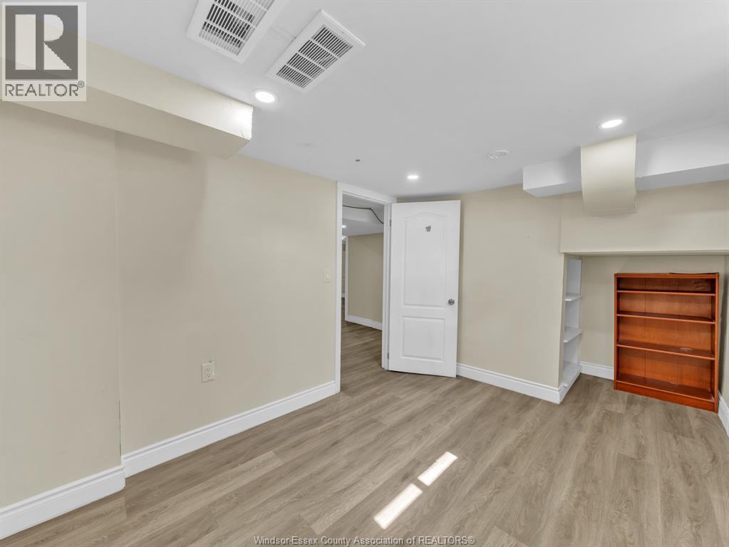 3551 DOMINION BOULEVARD - 31