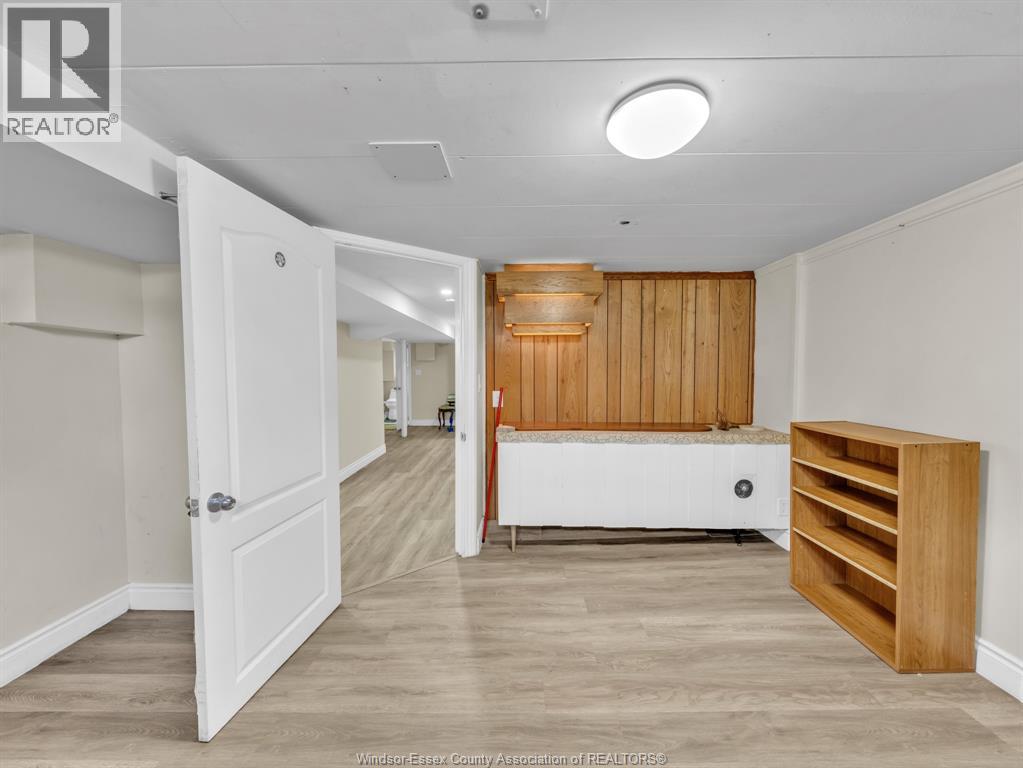 3551 DOMINION BOULEVARD - 32