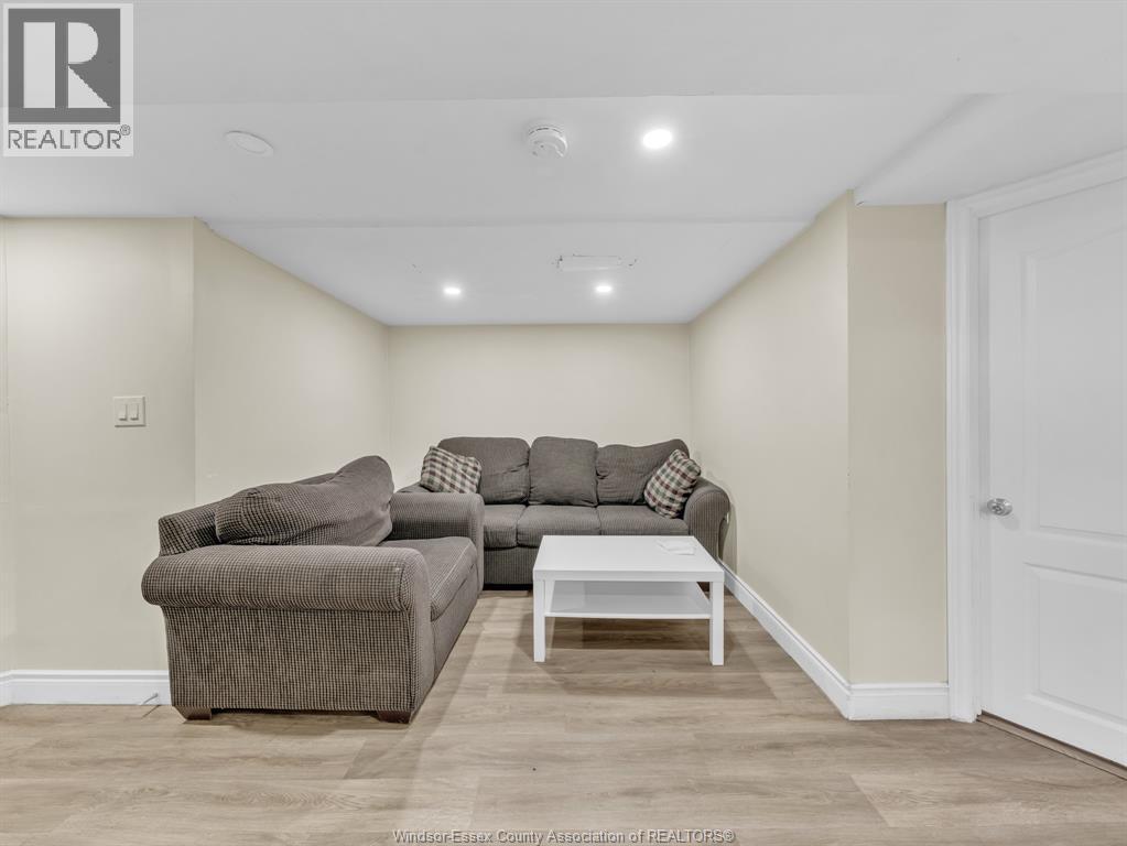 3551 DOMINION BOULEVARD - 33