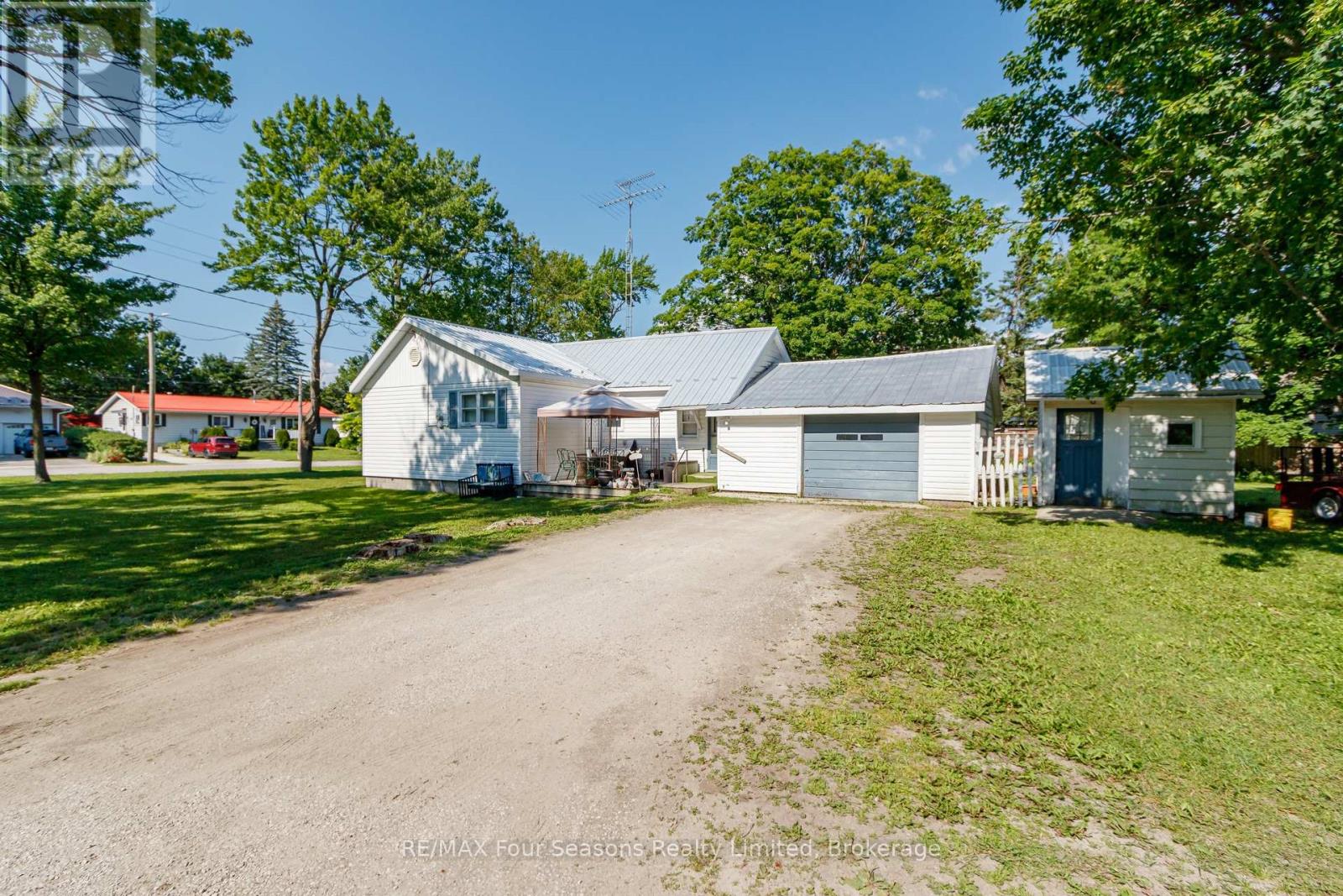 201 SUNNIDALE STREET - 22