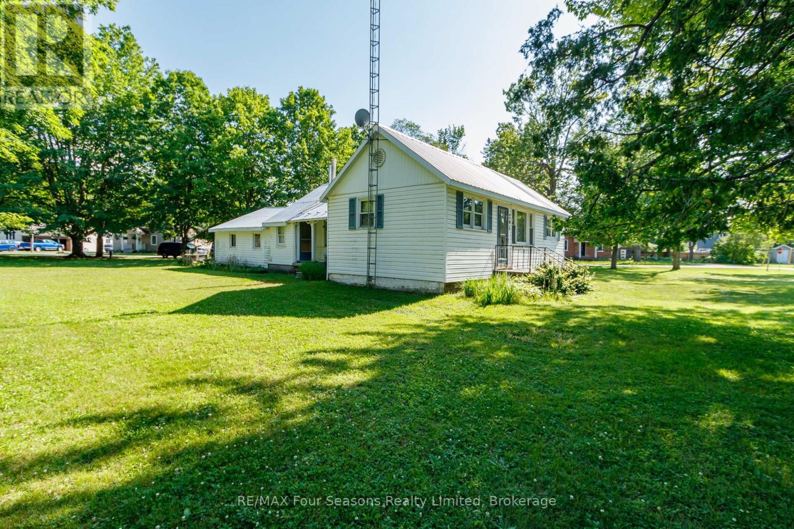 201 SUNNIDALE STREET - 27
