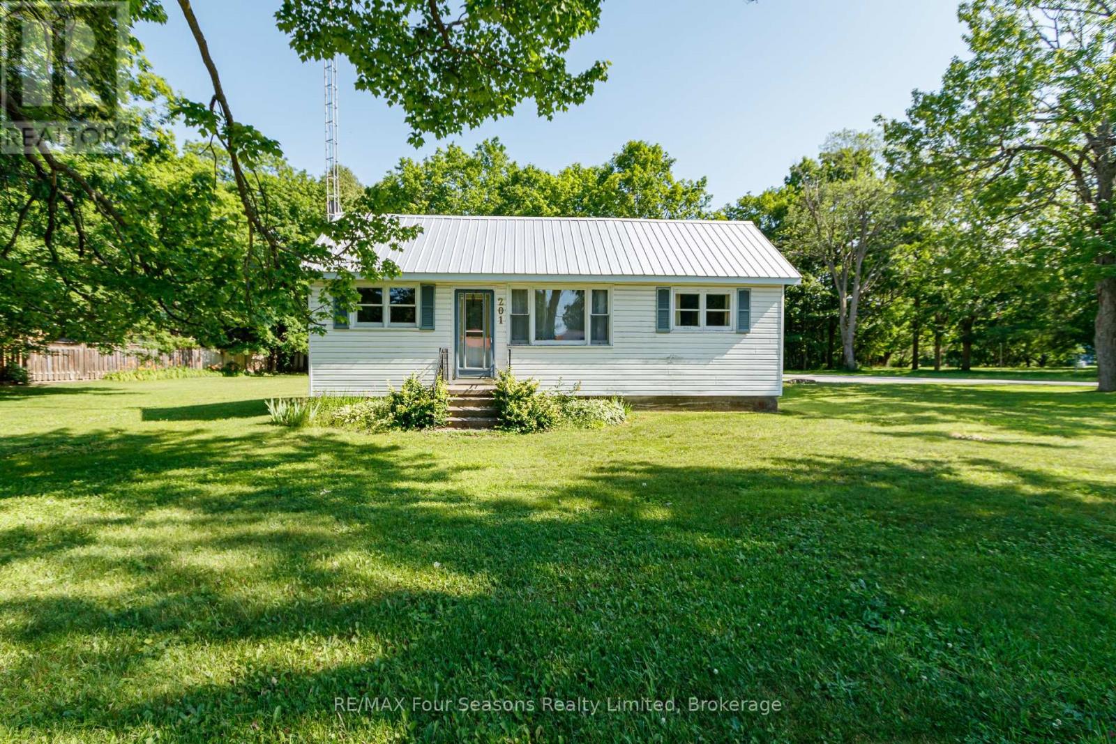 201 SUNNIDALE STREET - 3