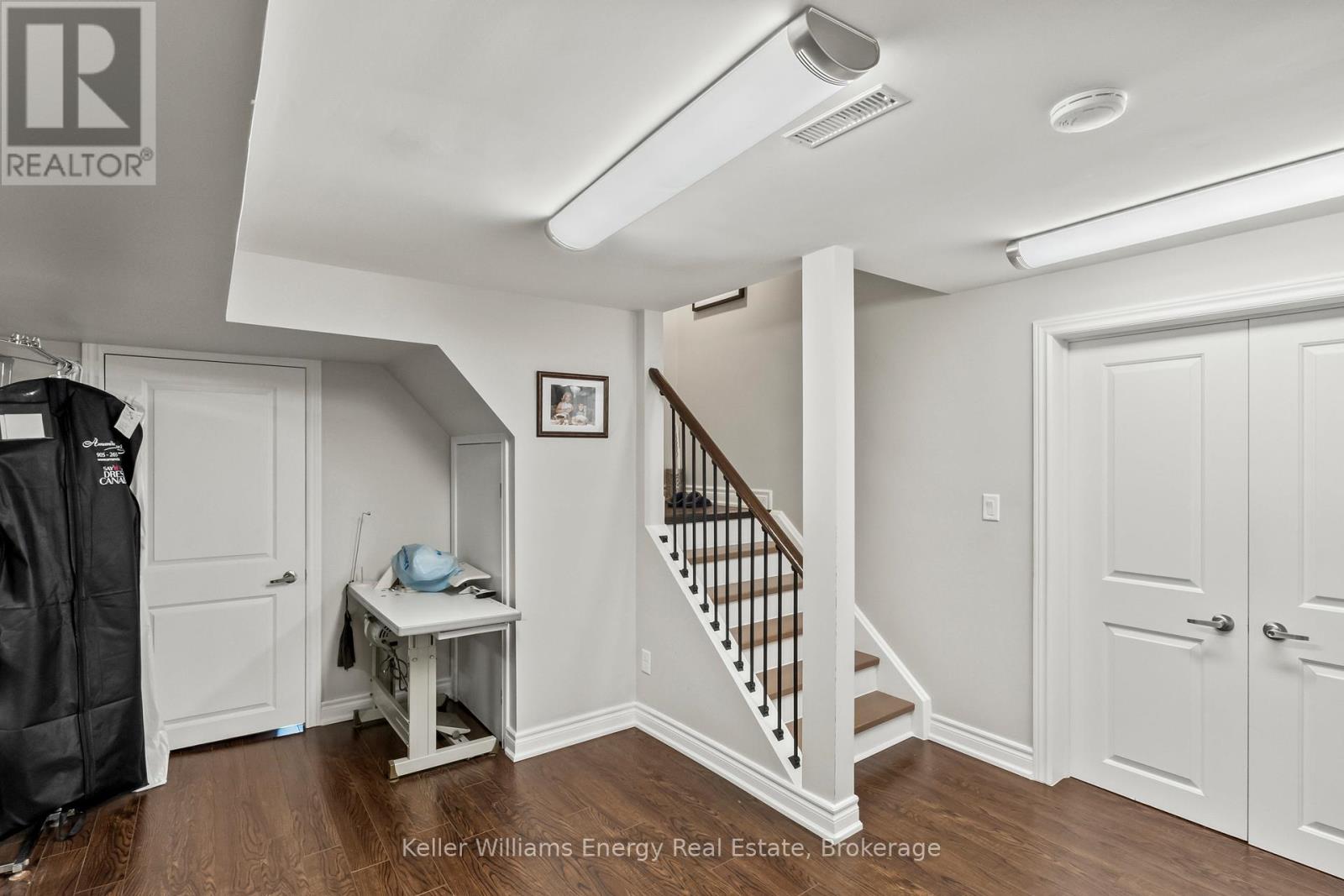 35 WILLIAM STEPHENSON DRIVE - 33