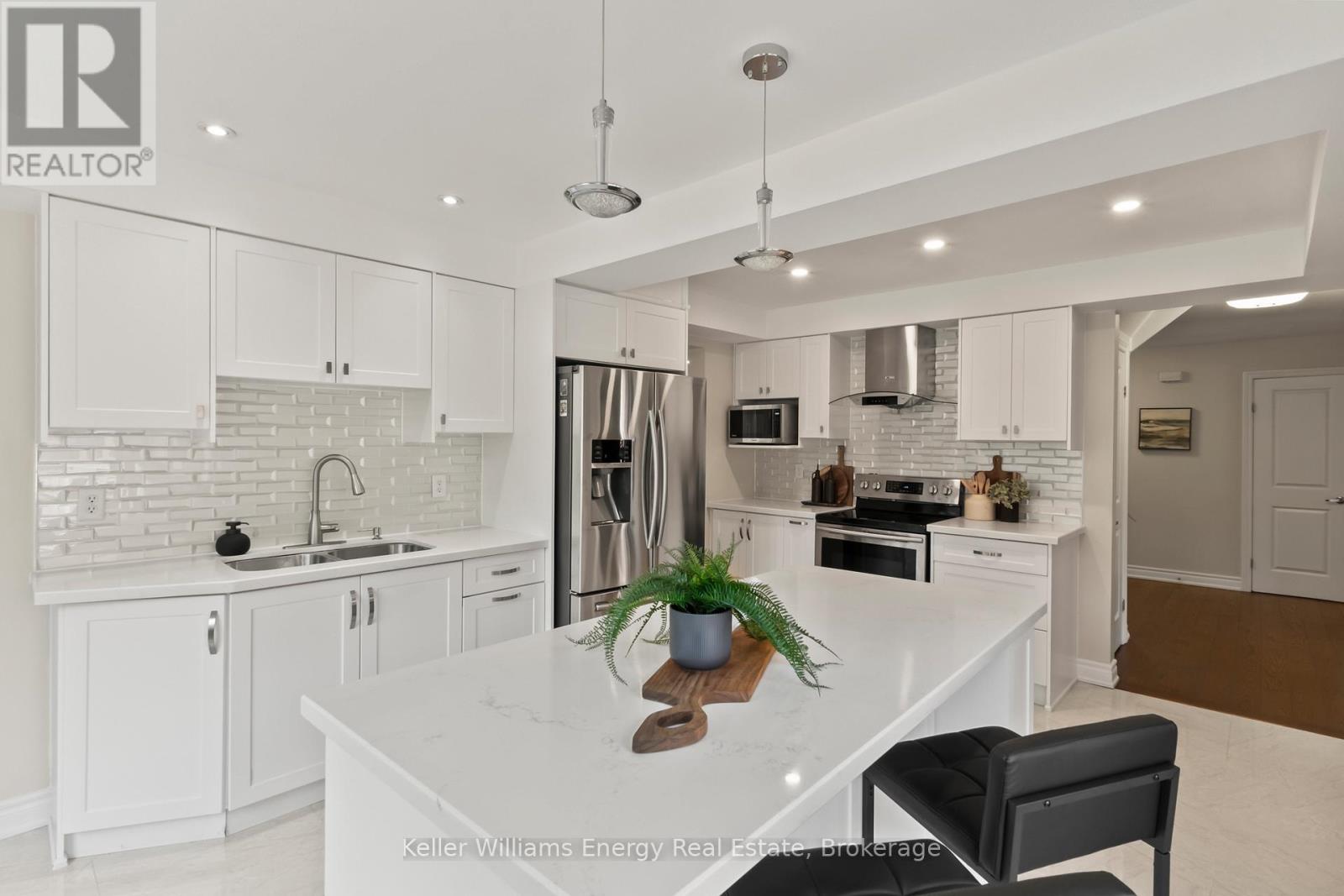 35 WILLIAM STEPHENSON DRIVE - 7