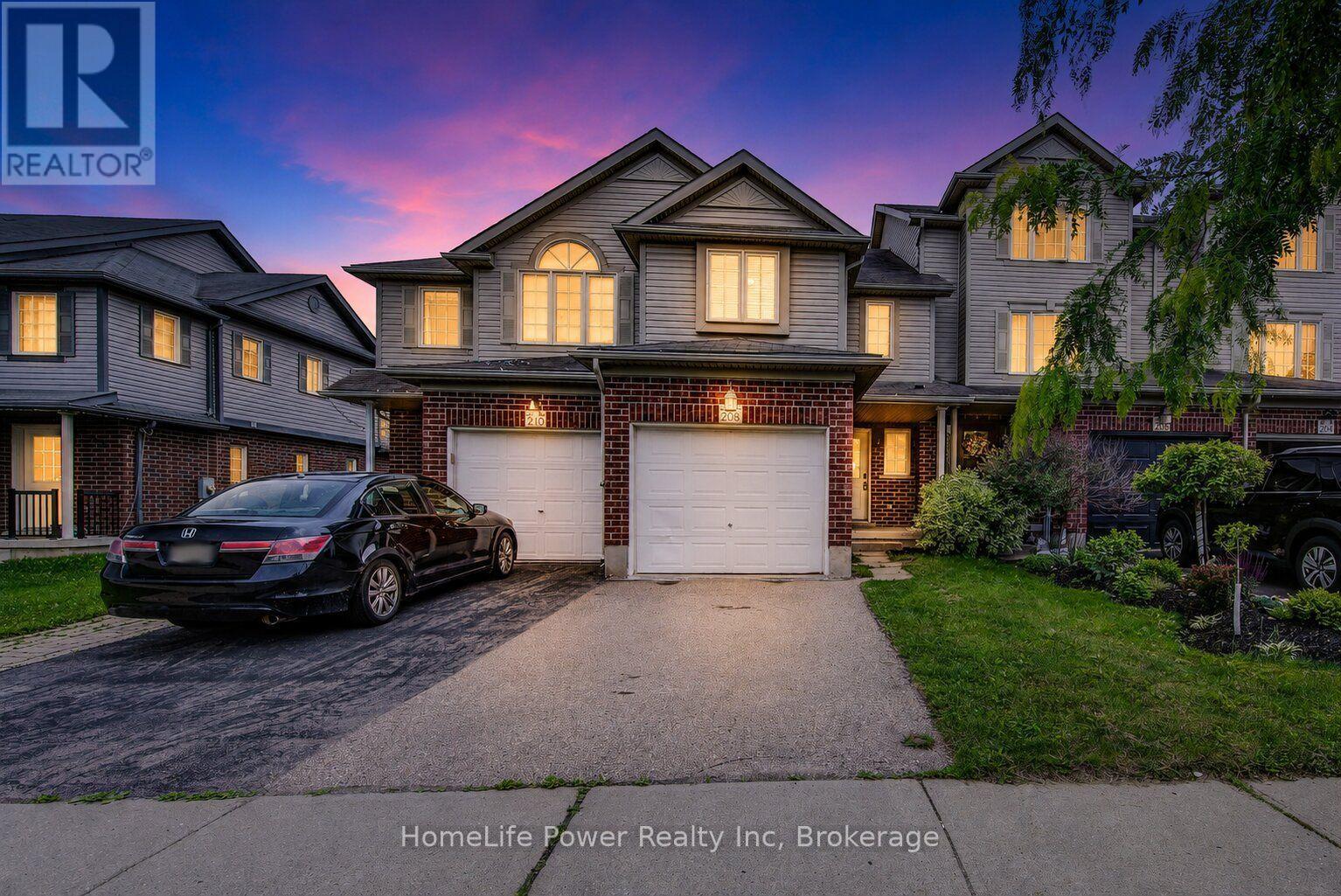 208 FEATHERSTONE CRESCENT - 1