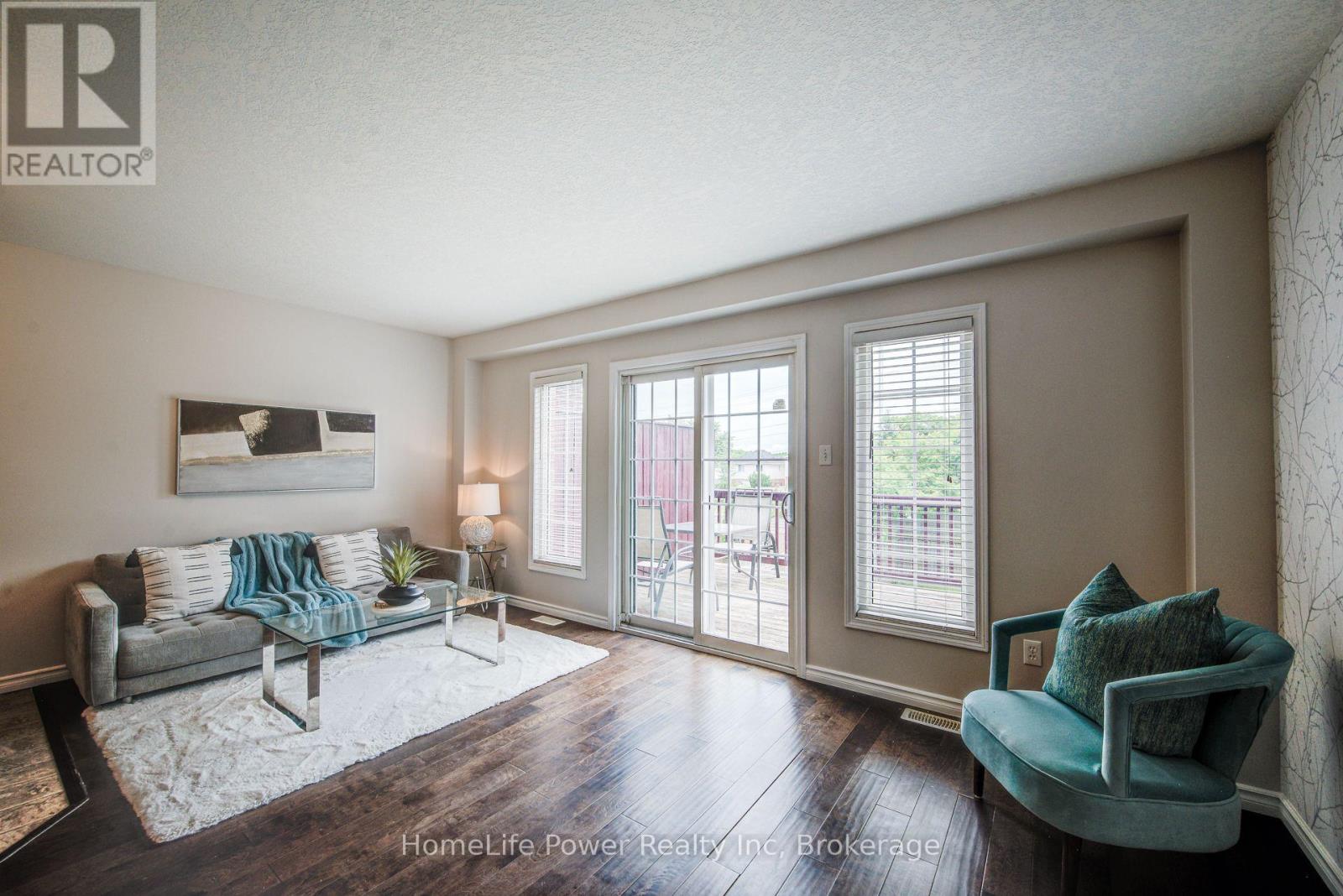 208 FEATHERSTONE CRESCENT - 14