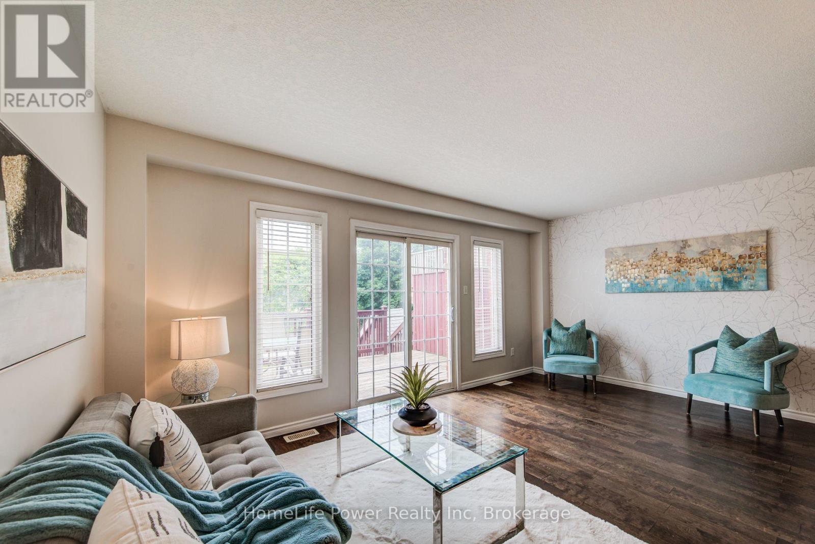 208 FEATHERSTONE CRESCENT - 15