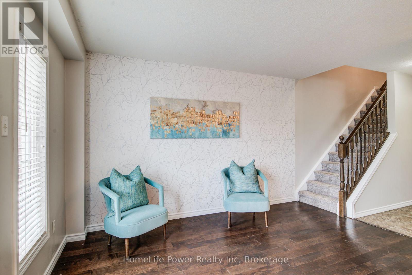208 FEATHERSTONE CRESCENT - 16