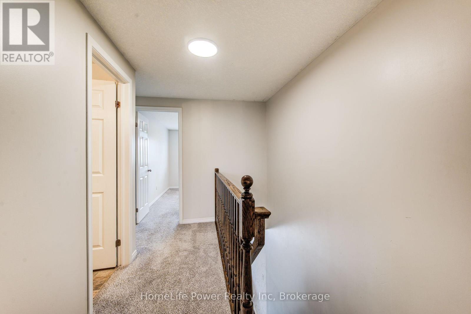 208 FEATHERSTONE CRESCENT - 18