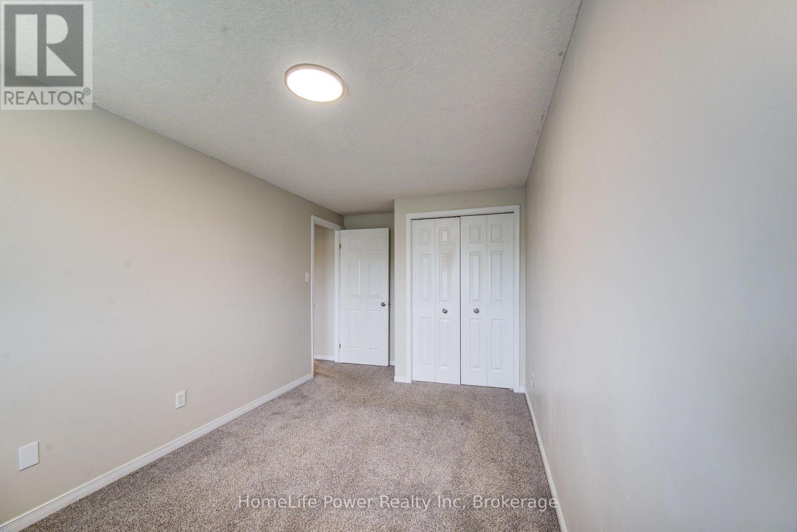 208 FEATHERSTONE CRESCENT - 21