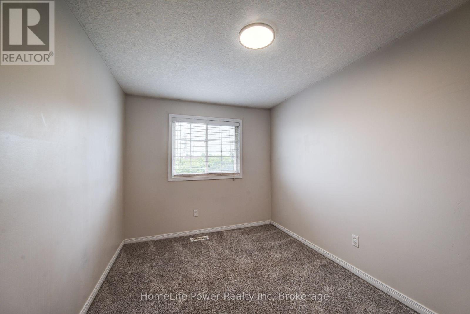 208 FEATHERSTONE CRESCENT - 22