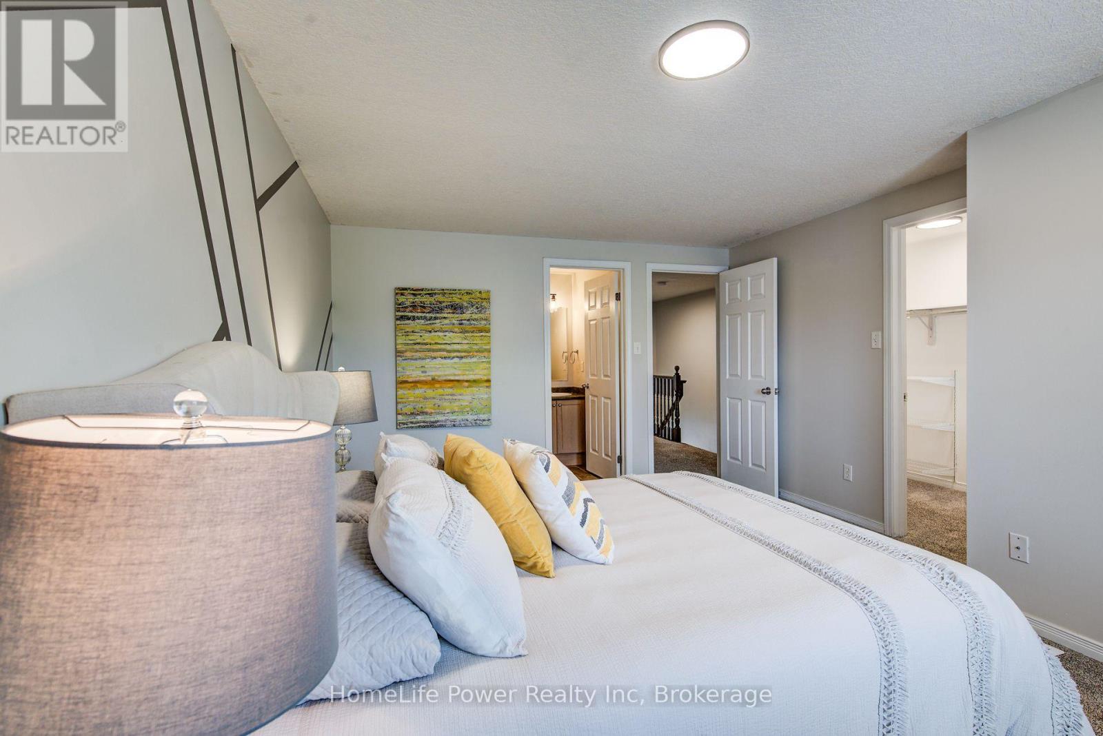 208 FEATHERSTONE CRESCENT - 27
