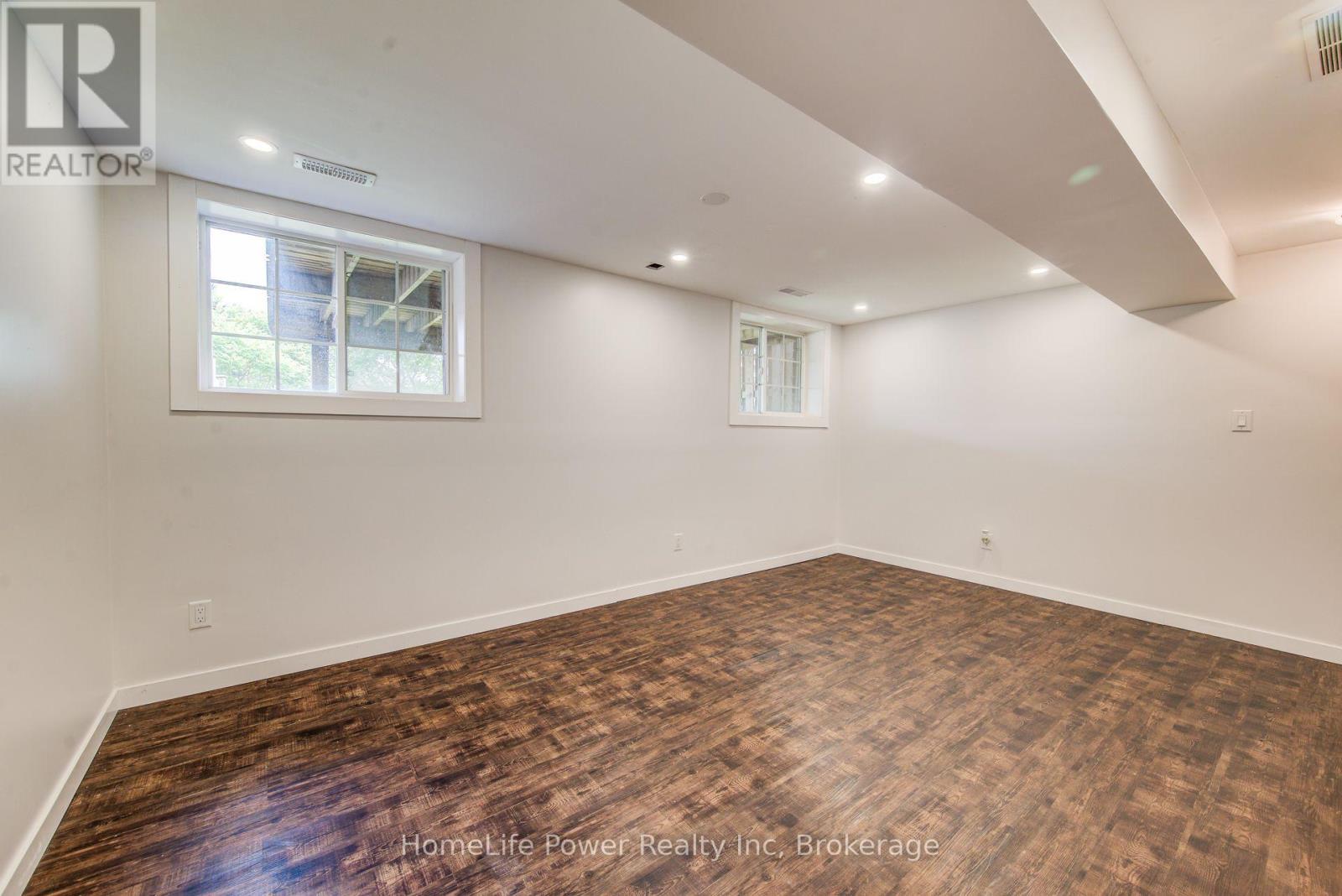 208 FEATHERSTONE CRESCENT - 30