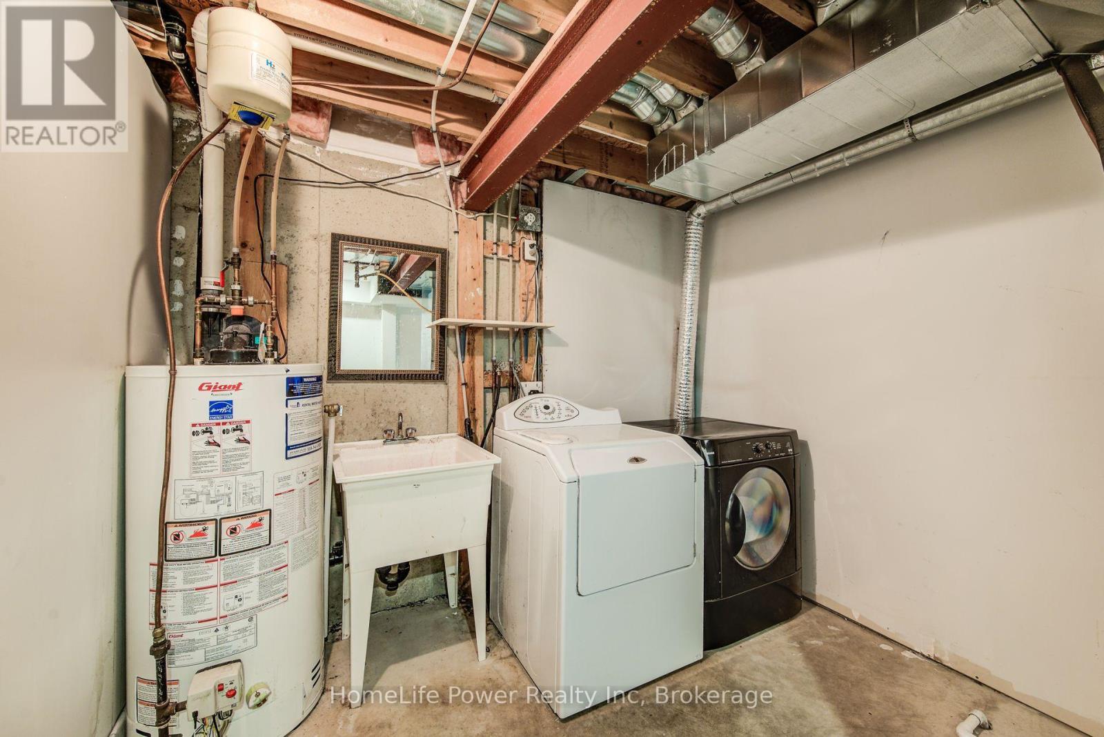 208 FEATHERSTONE CRESCENT - 33