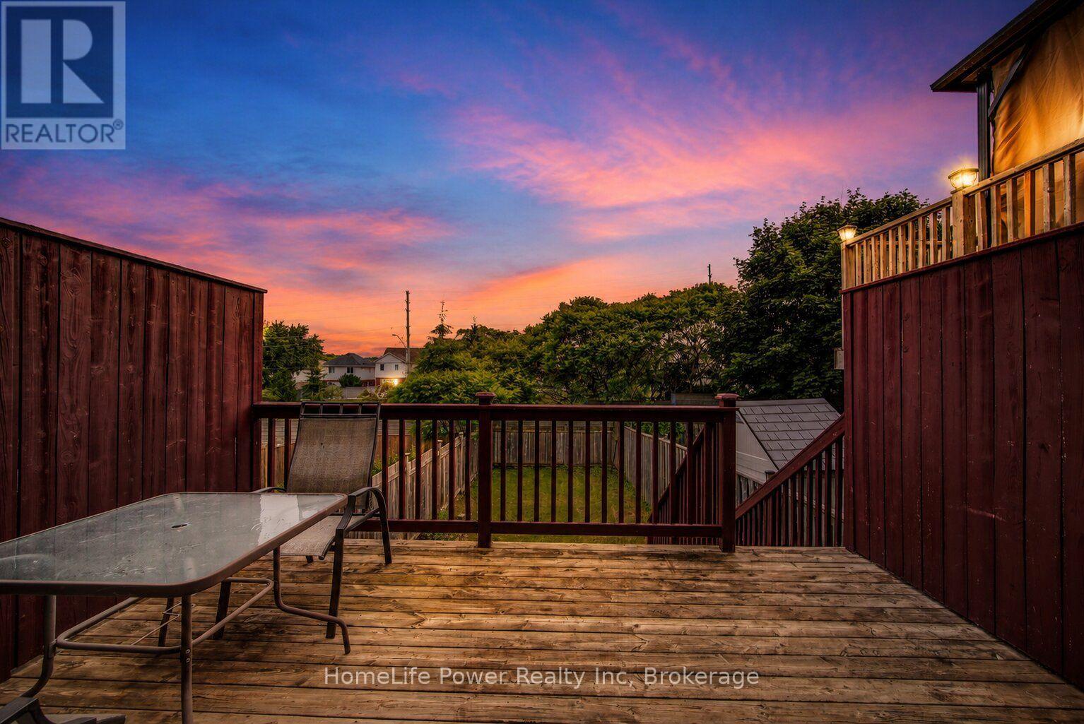 208 FEATHERSTONE CRESCENT - 36