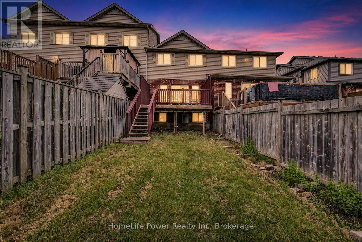 208 FEATHERSTONE CRESCENT - 37
