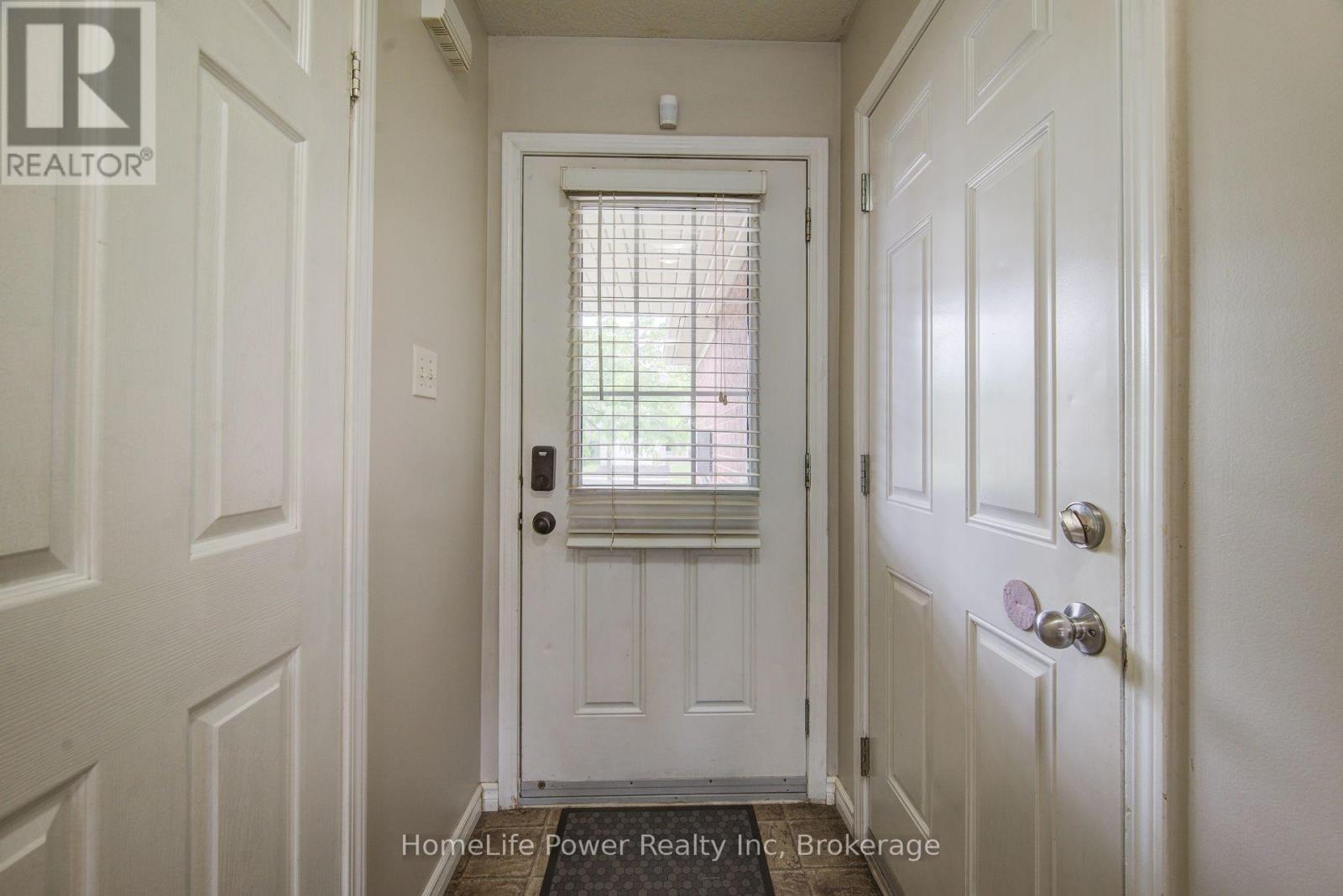 208 FEATHERSTONE CRESCENT - 4