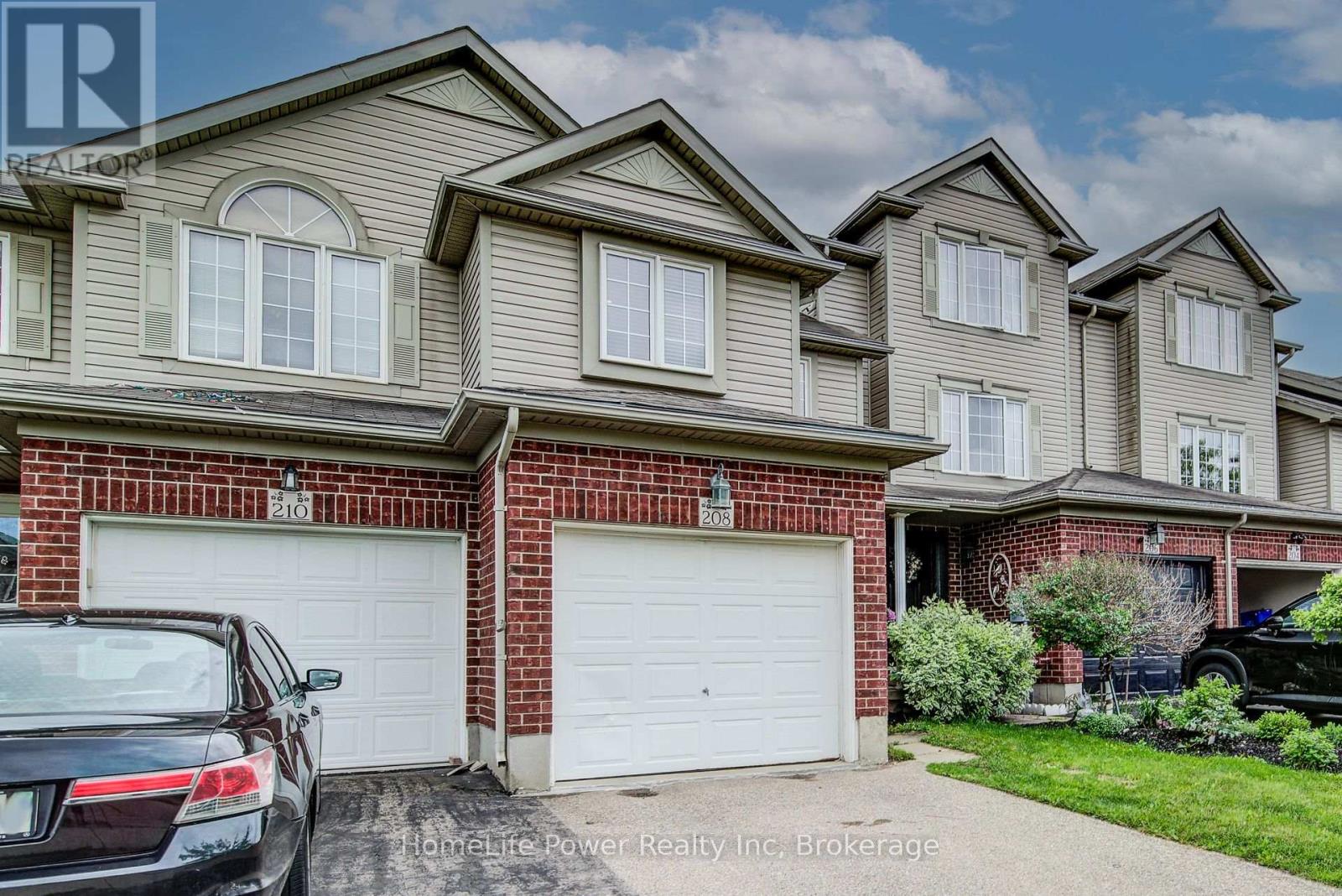 208 FEATHERSTONE CRESCENT - 44