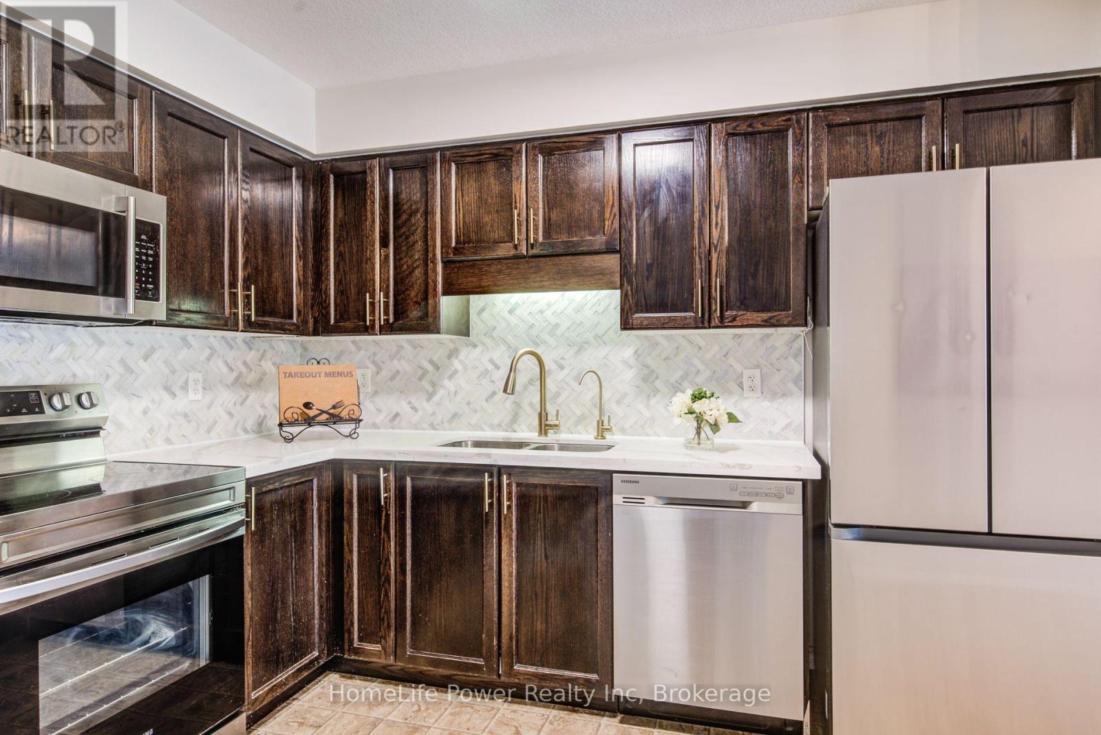 208 FEATHERSTONE CRESCENT - 8