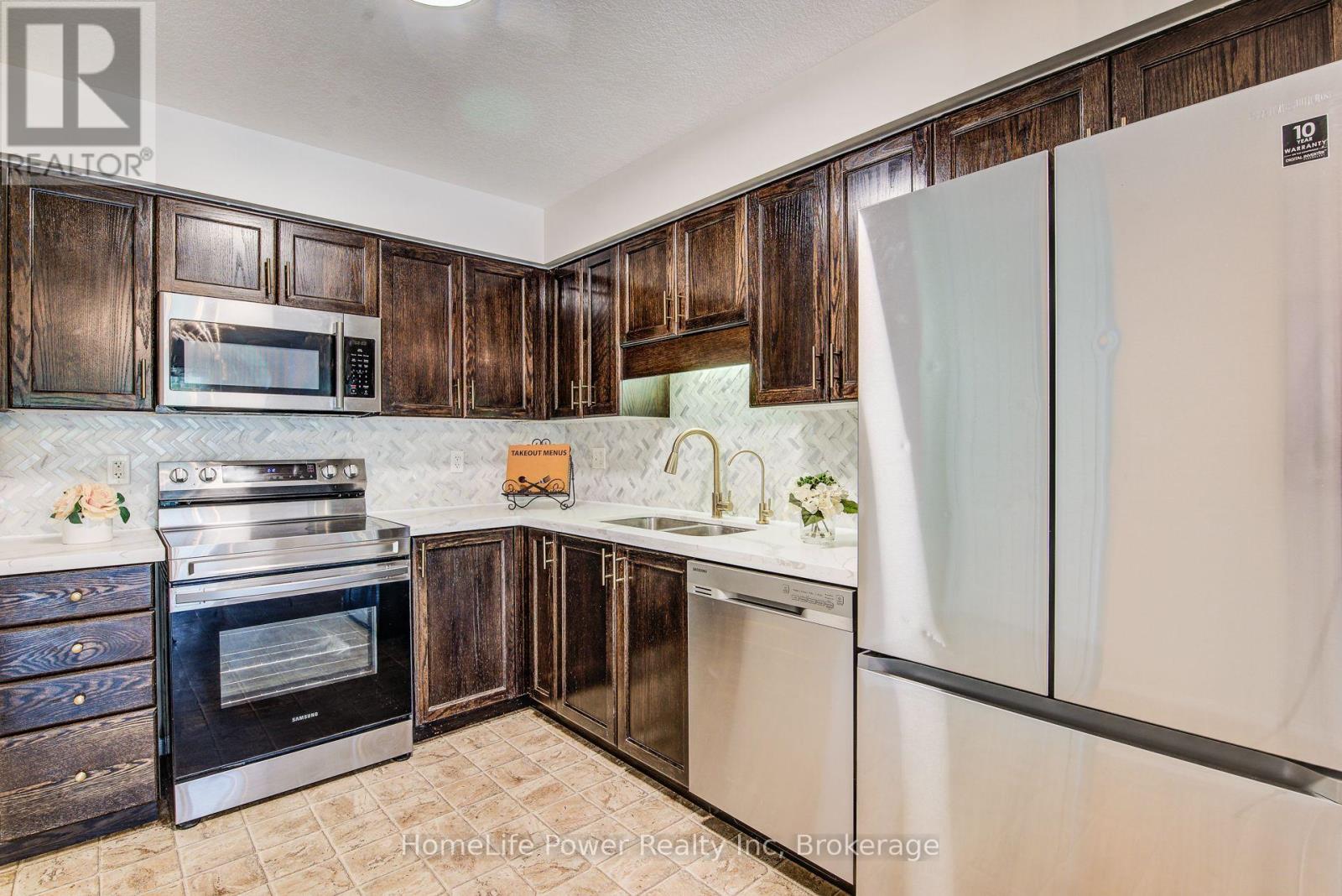 208 FEATHERSTONE CRESCENT - 9