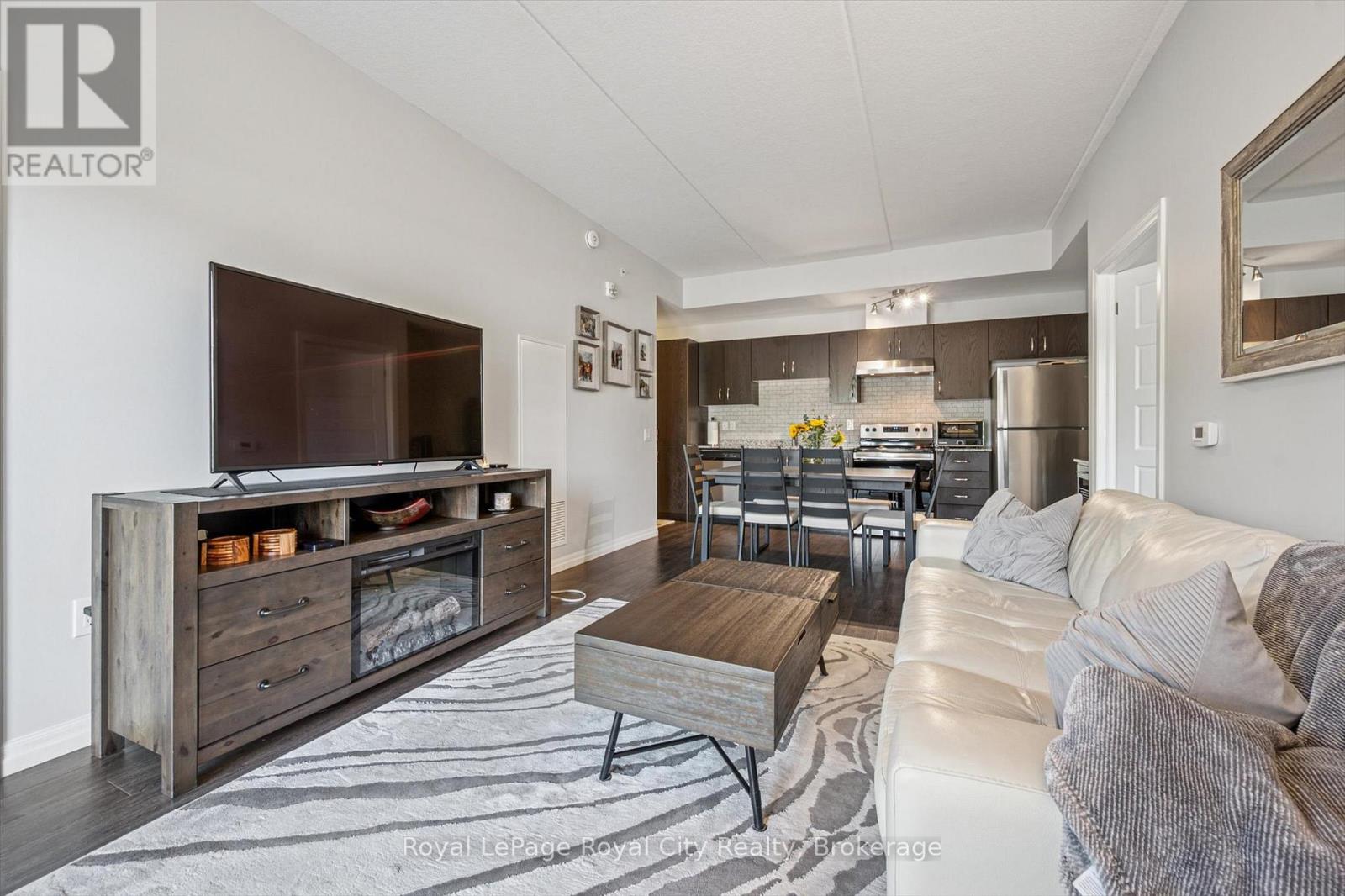 #121 35 KINGSBURY SQUARE - 13