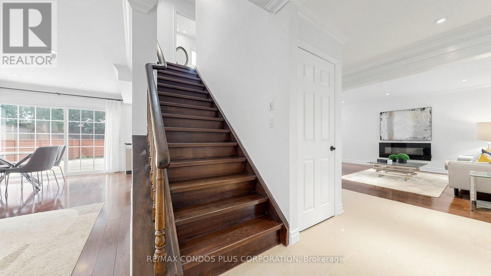 22 DENLOW BOULEVARD - 19