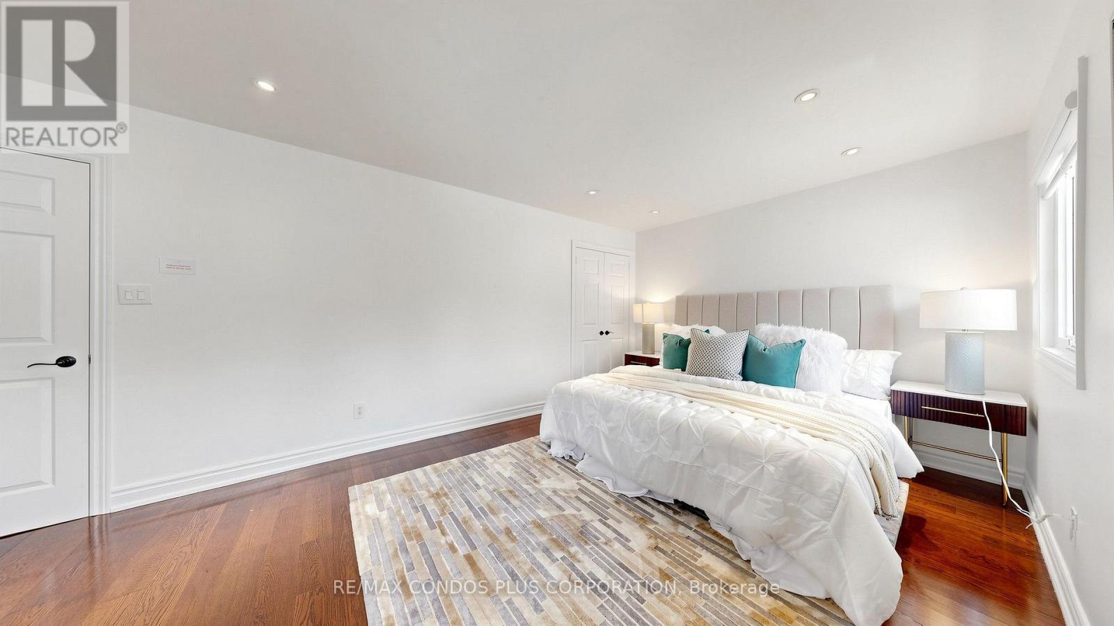 22 DENLOW BOULEVARD - 22
