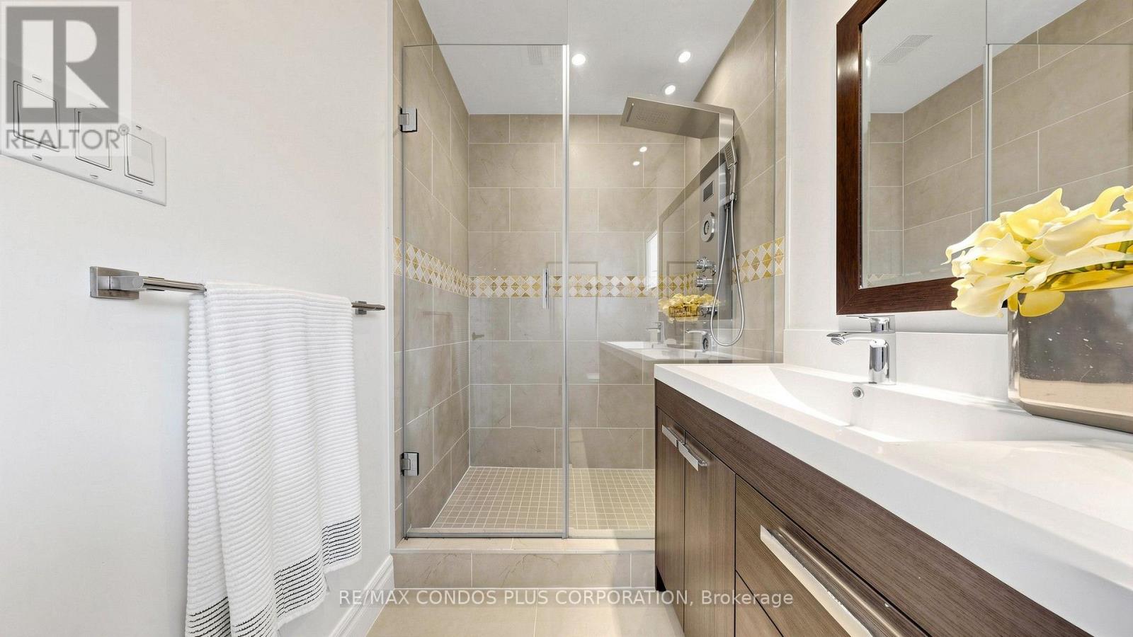 22 DENLOW BOULEVARD - 24