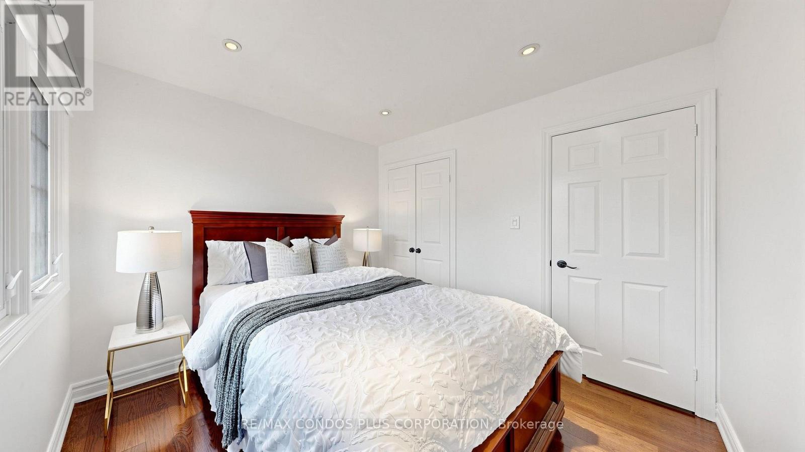 22 DENLOW BOULEVARD - 30