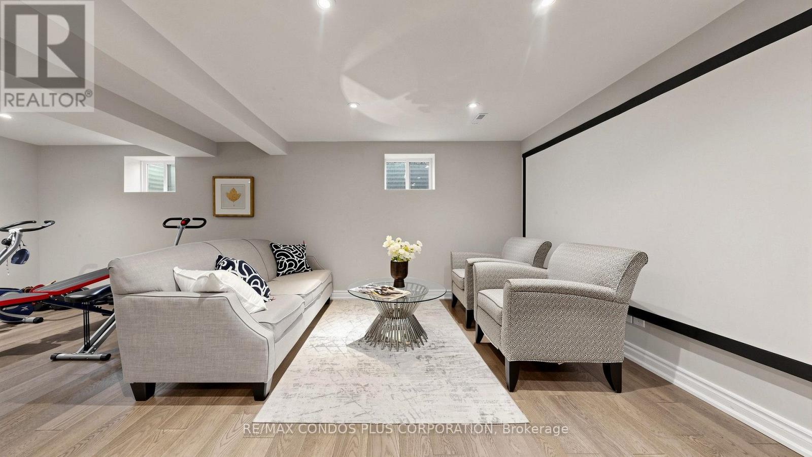 22 DENLOW BOULEVARD - 33