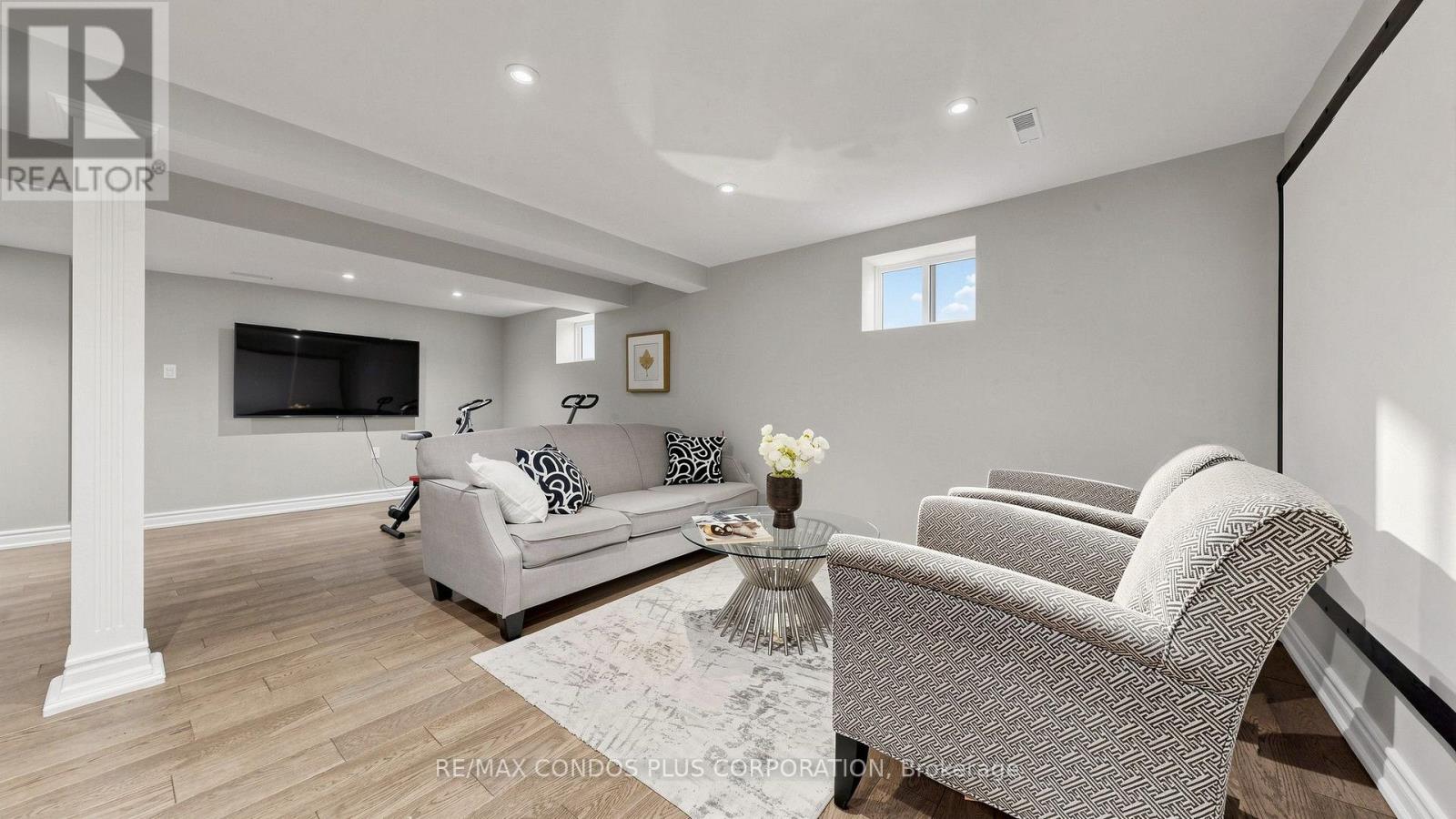 22 DENLOW BOULEVARD - 34