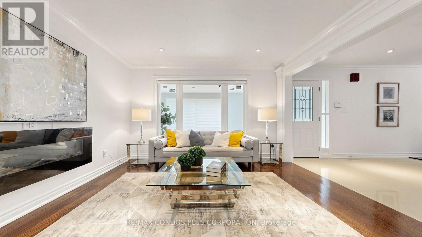 22 DENLOW BOULEVARD - 4