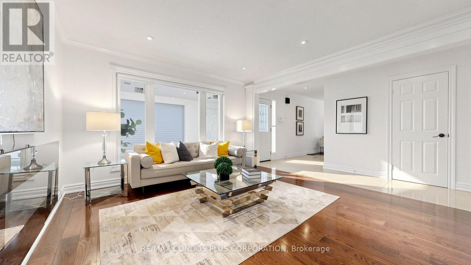 22 DENLOW BOULEVARD - 5