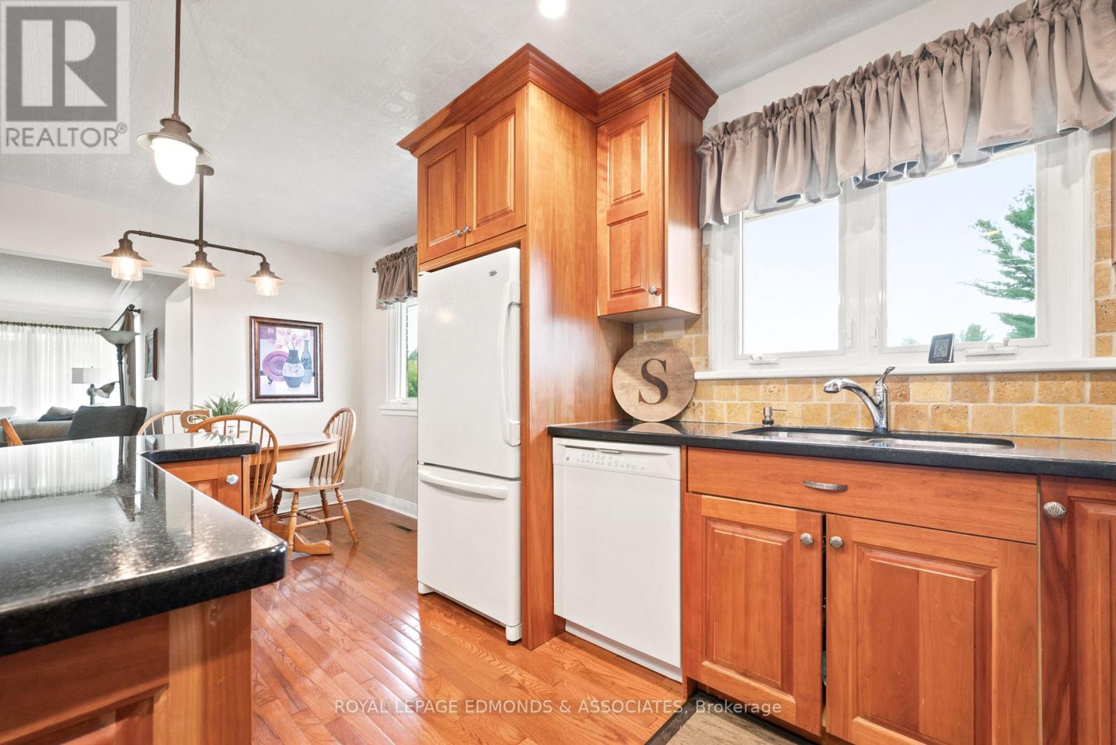 532 HERBERT STREET, Ottawa. Luxury613. By Peter Sagos - Image 13