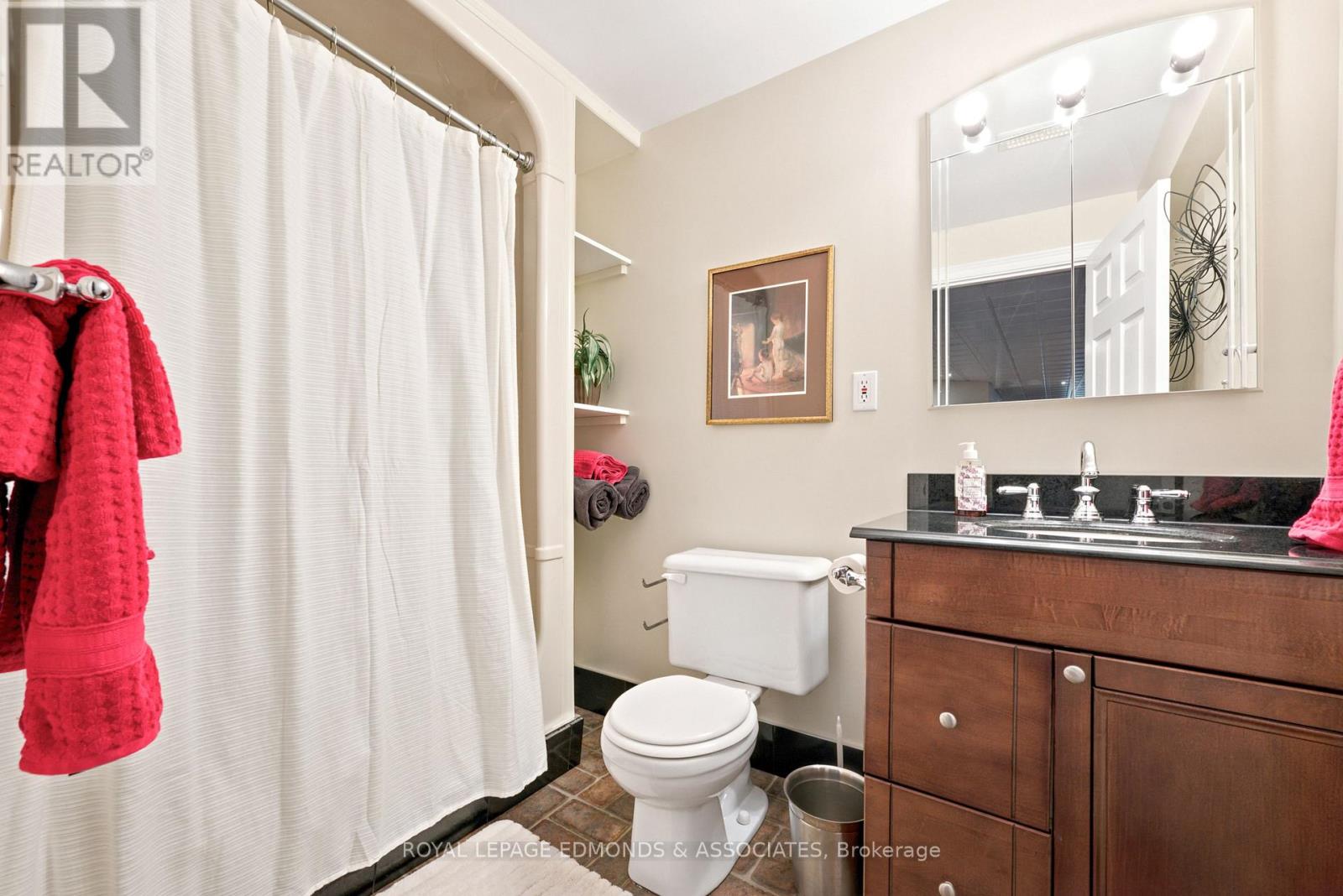 532 HERBERT STREET, Ottawa. Luxury613. By Peter Sagos - Image 42