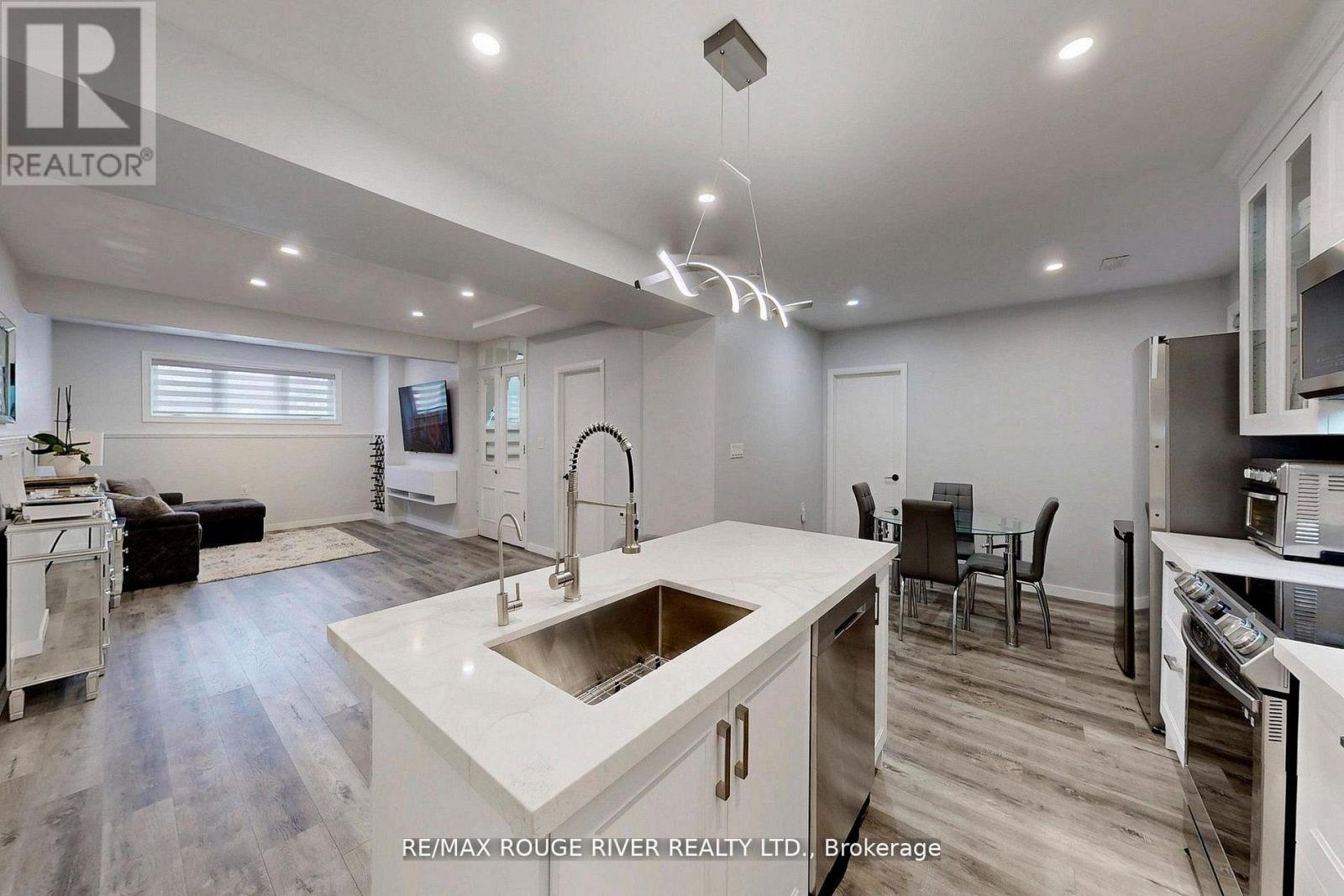 247 BEAVER STREET N - Image 32