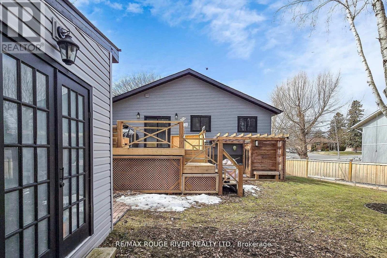 247 BEAVER STREET N - Image 43